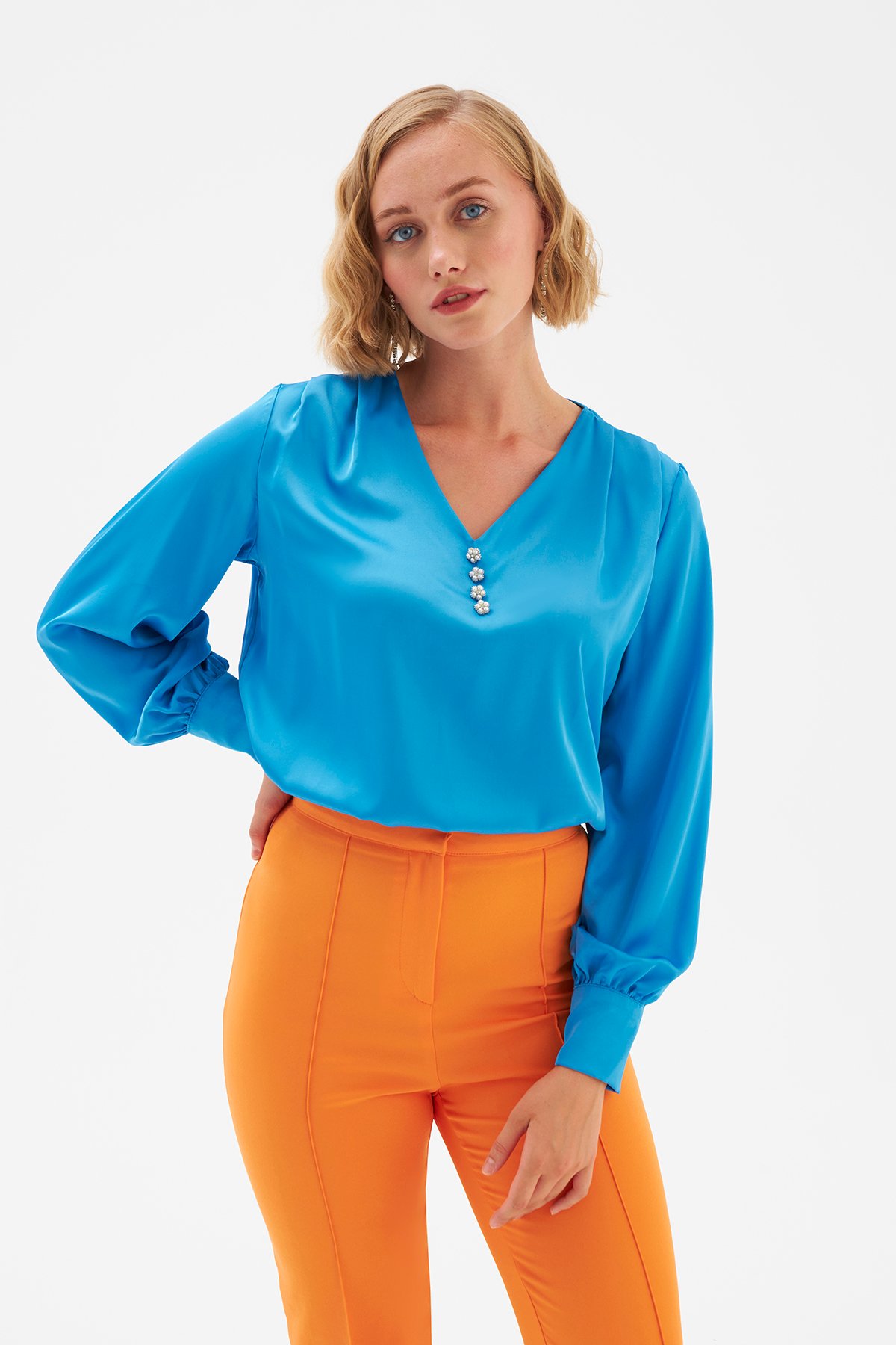 Düğme Detaylı Saten Bluz - MAVİ