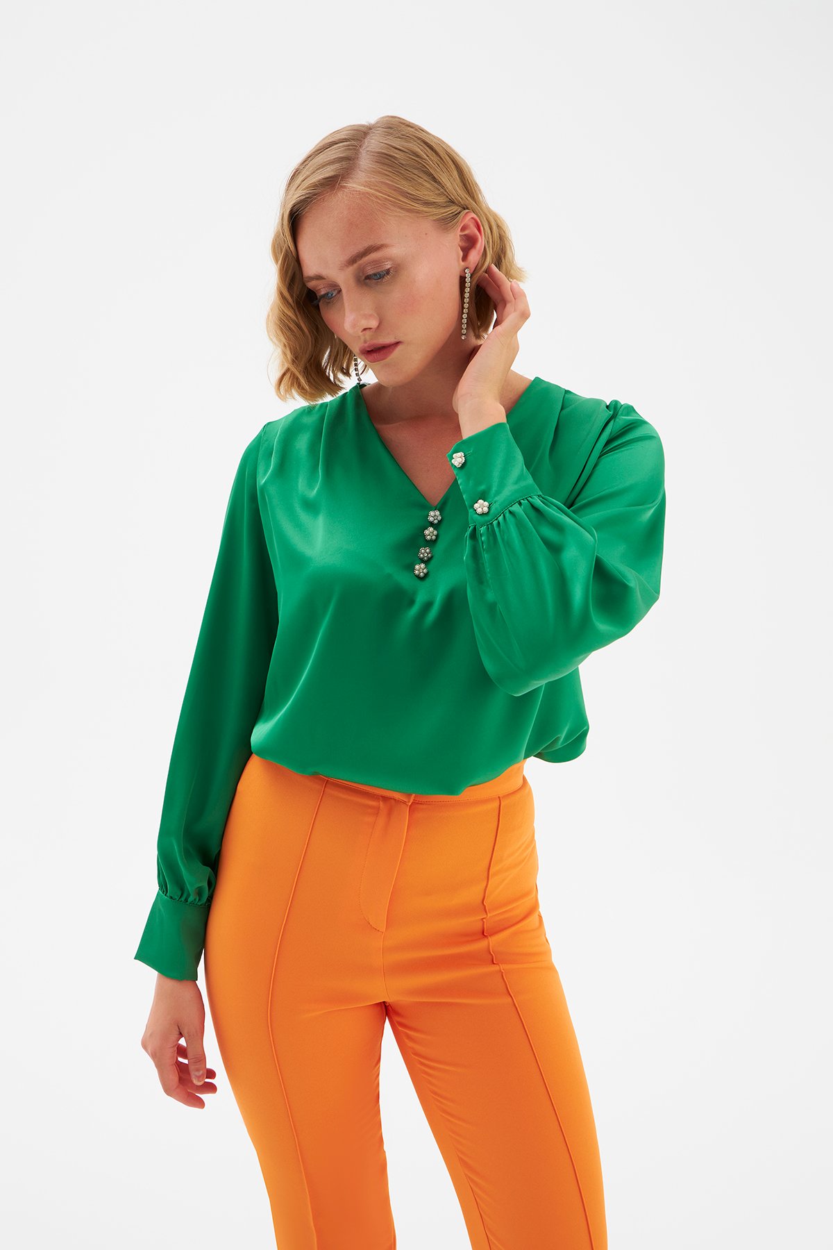 Düğme Detaylı Saten Bluz - ZÜMRÜT