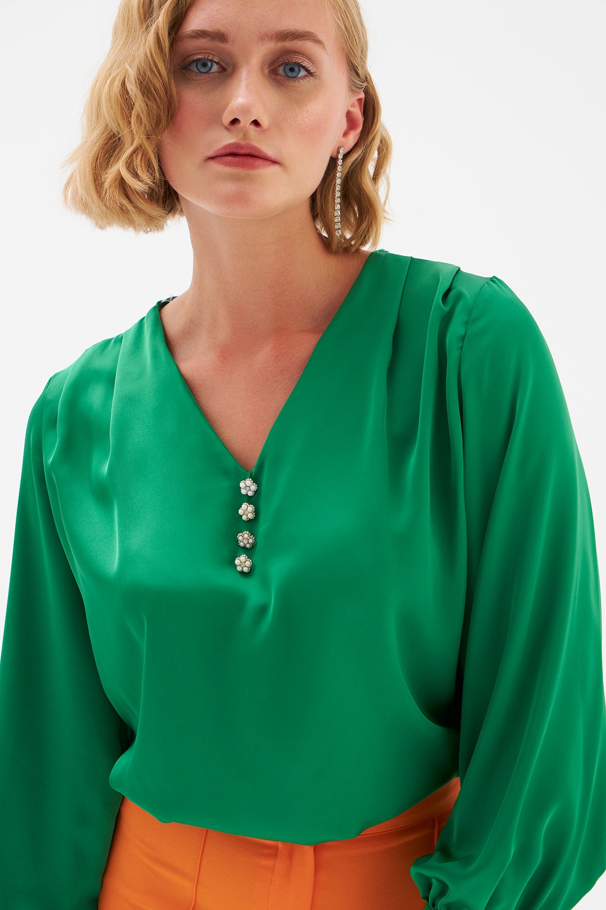 Düğme Detaylı Saten Bluz - ZÜMRÜT