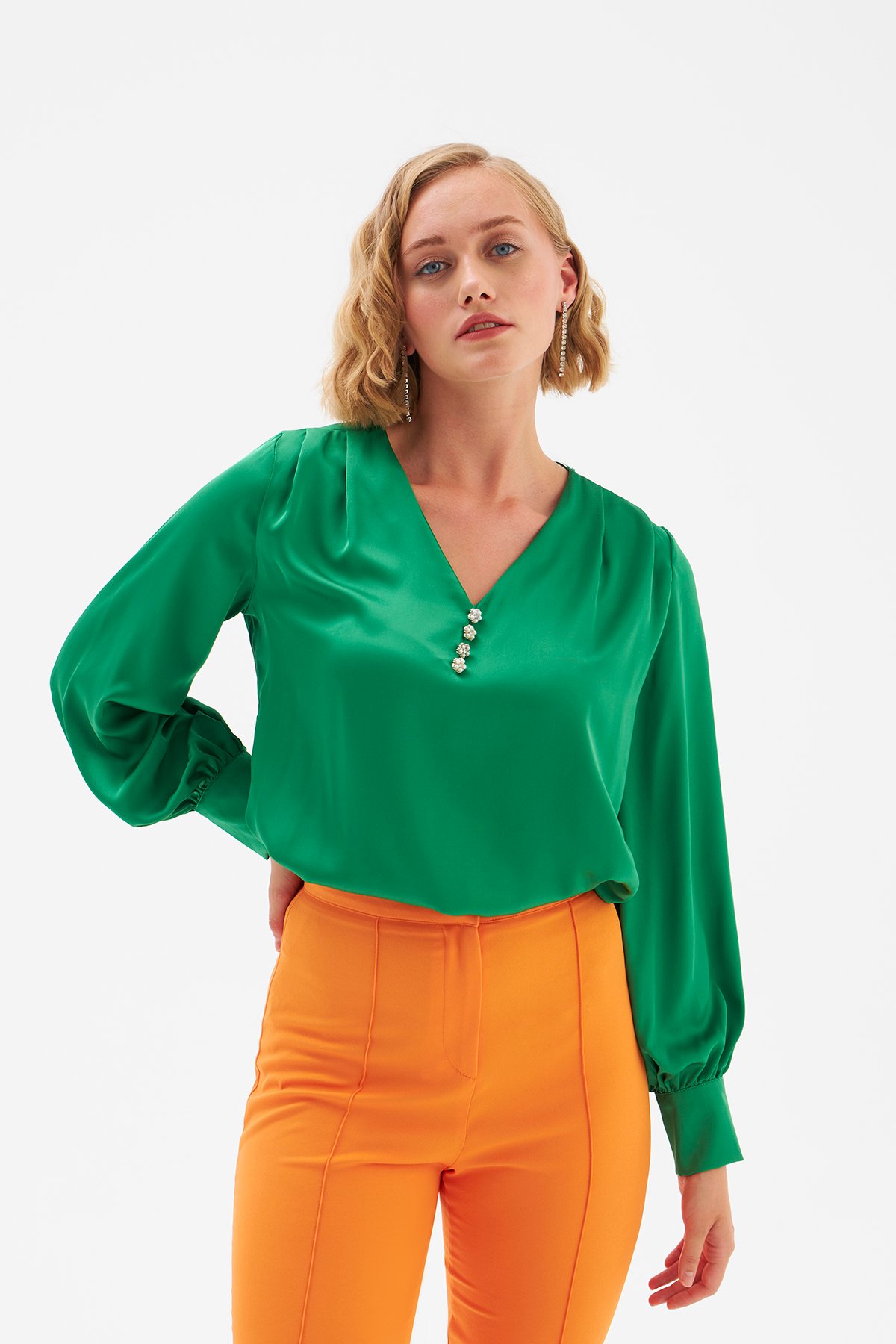 Düğme Detaylı Saten Bluz - ZÜMRÜT