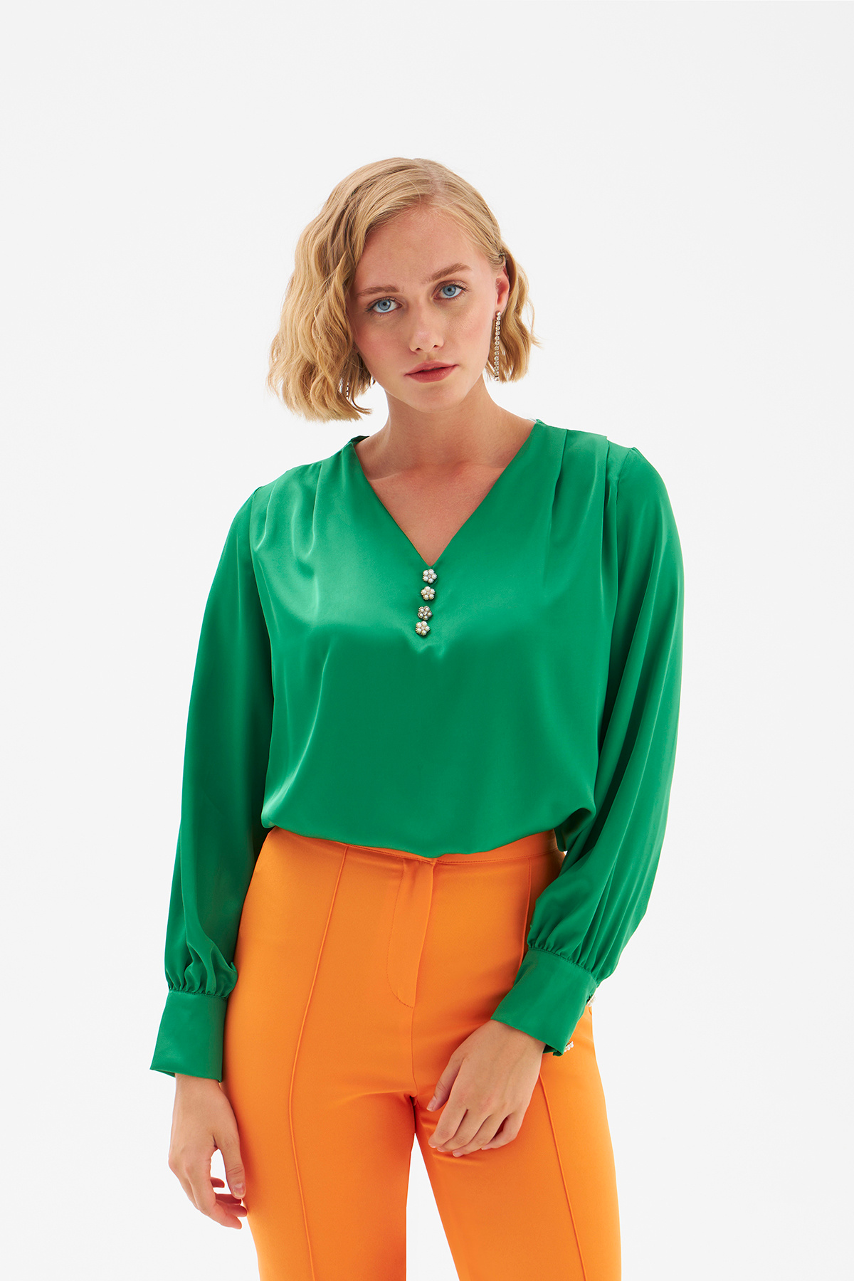 Düğme Detaylı Saten Bluz - ZÜMRÜT