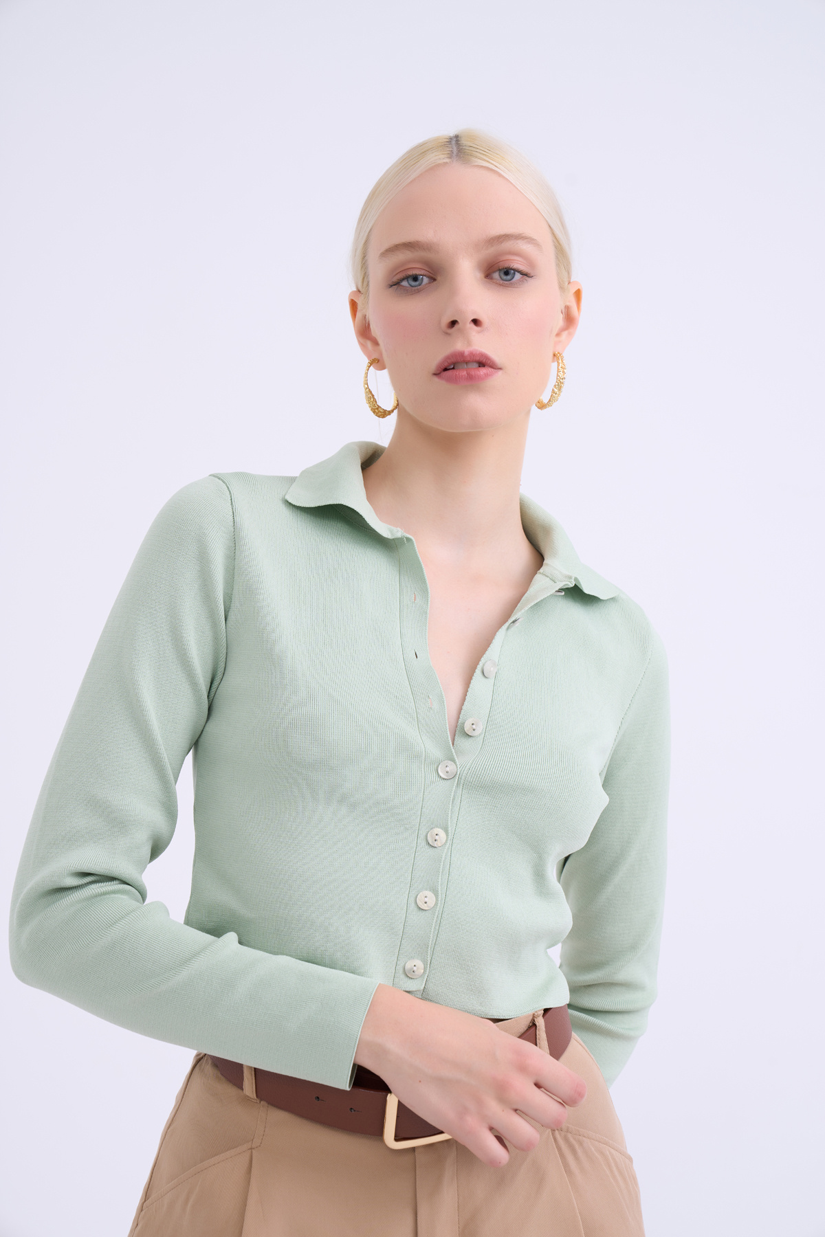 Düğme detaylı triko crop - ÇAĞLA YEŞİLİ