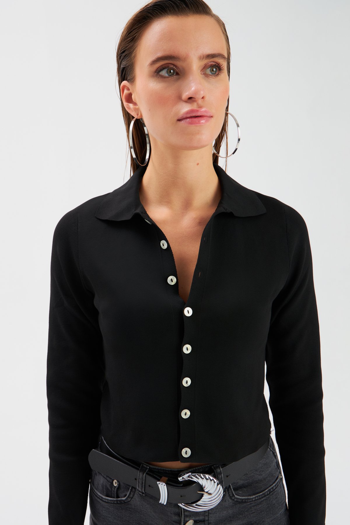 Düğme detaylı triko crop - SİYAH