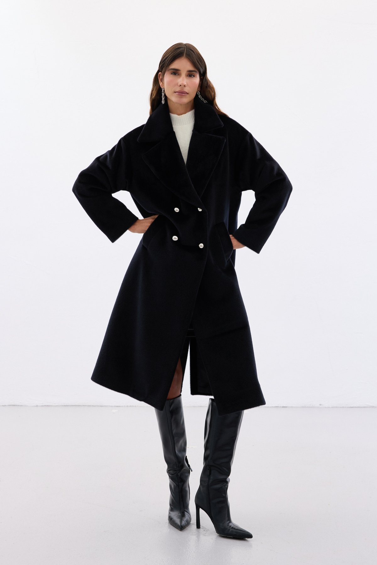 Düğme Detaylı Uzun Kaban - Siyah