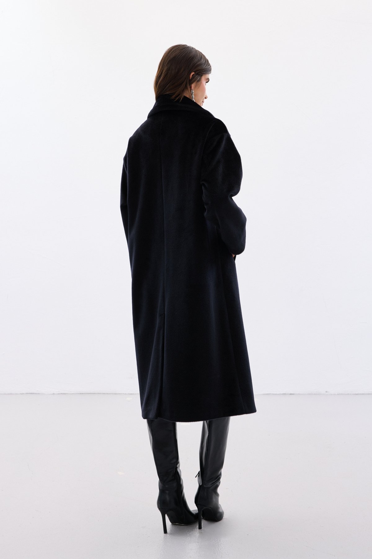 Düğme Detaylı Uzun Kaban - Siyah