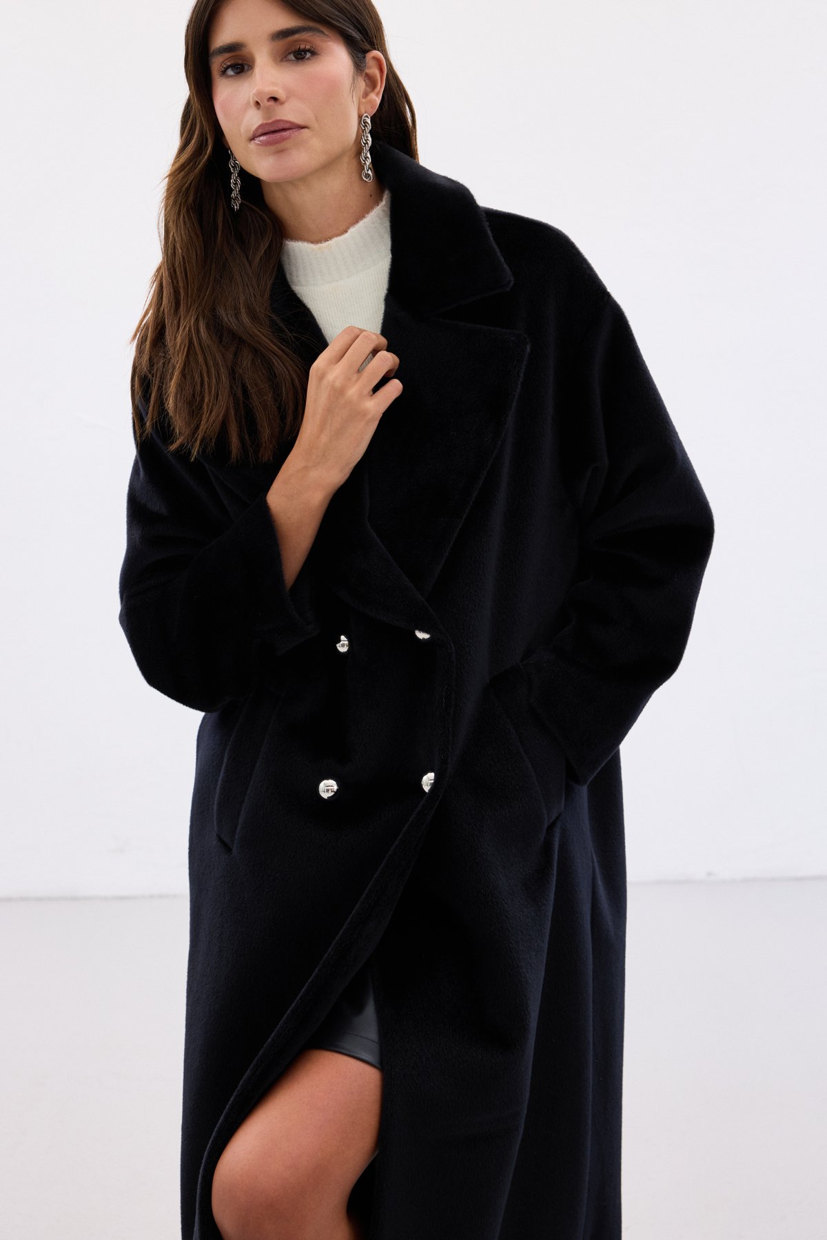 Düğme Detaylı Uzun Kaban - Siyah