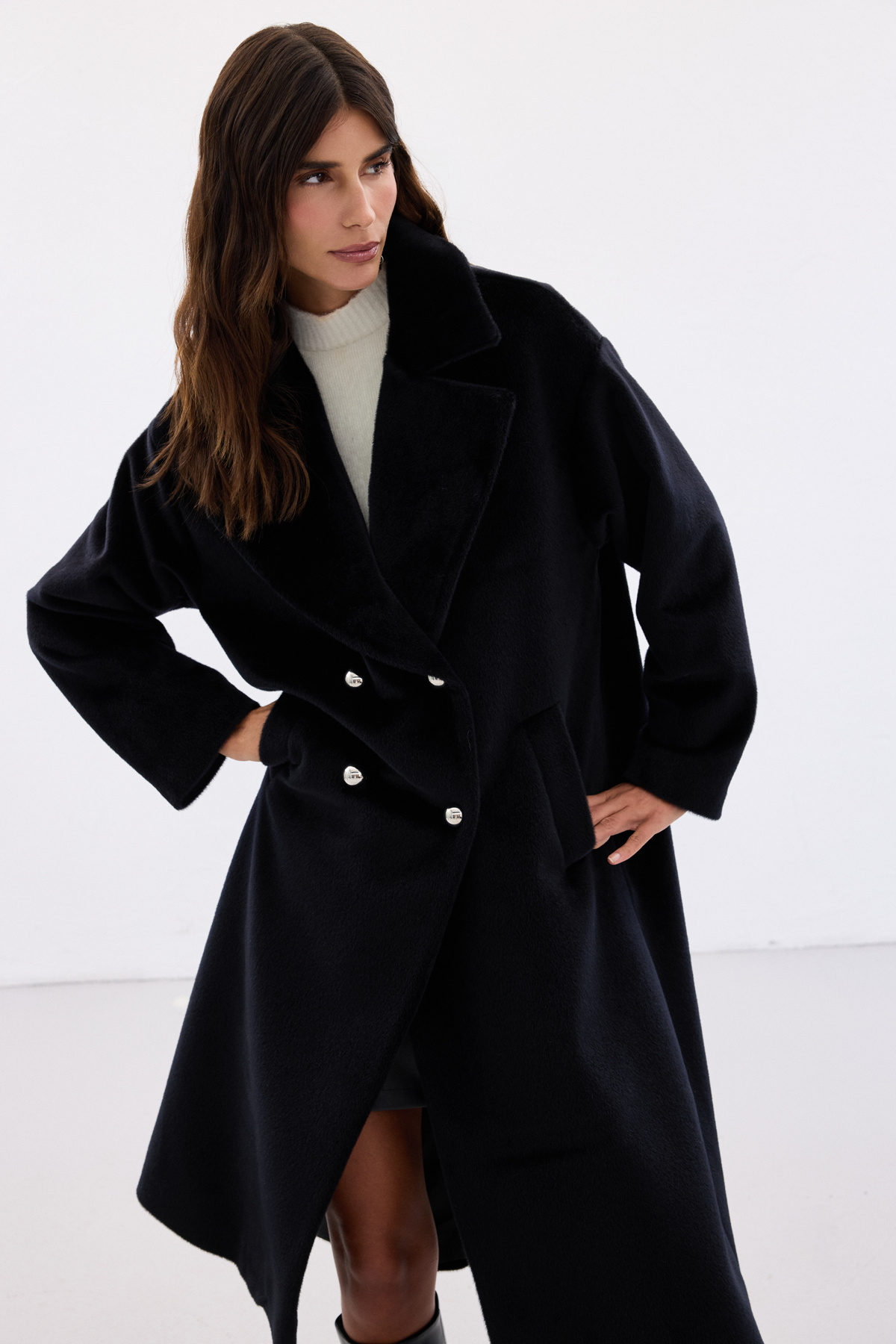 Düğme Detaylı Uzun Kaban - Siyah