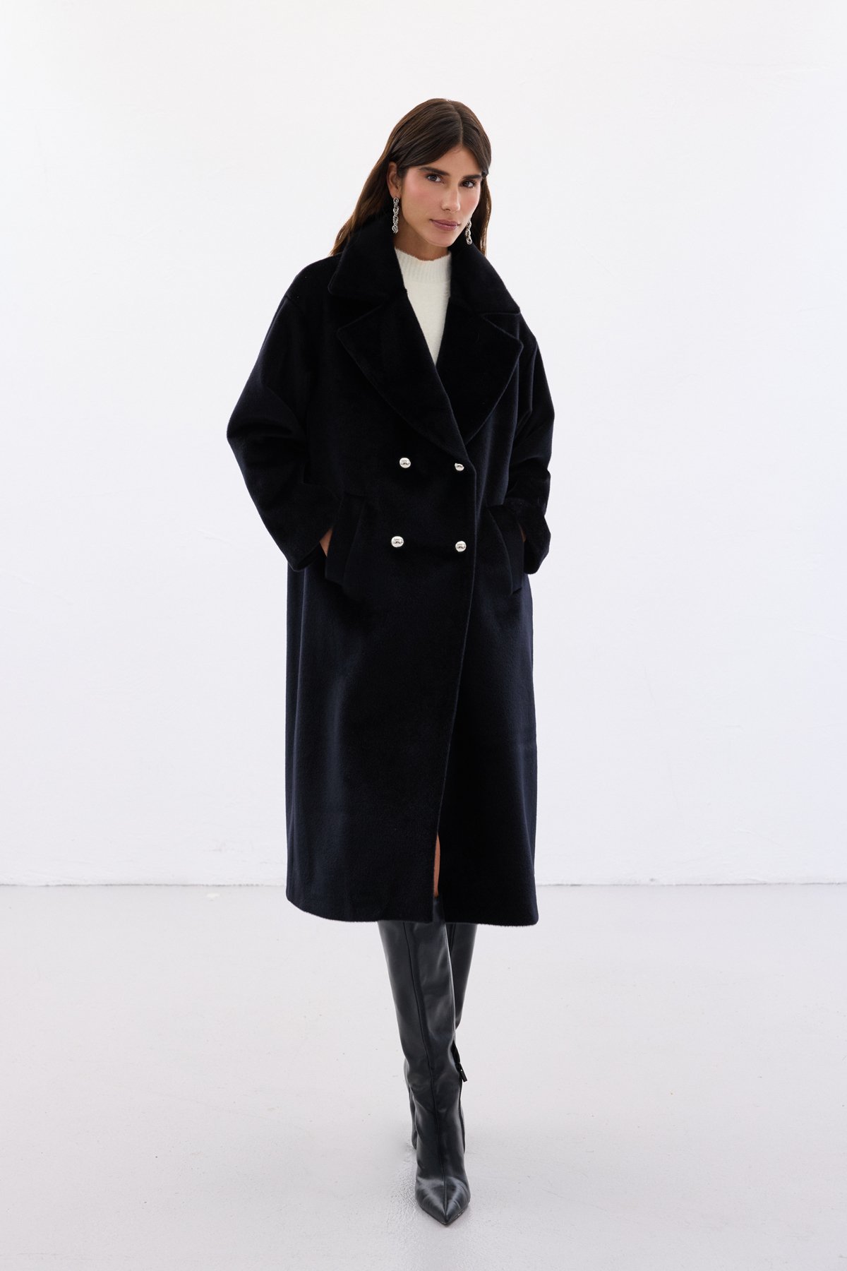 Düğme Detaylı Uzun Kaban - Siyah