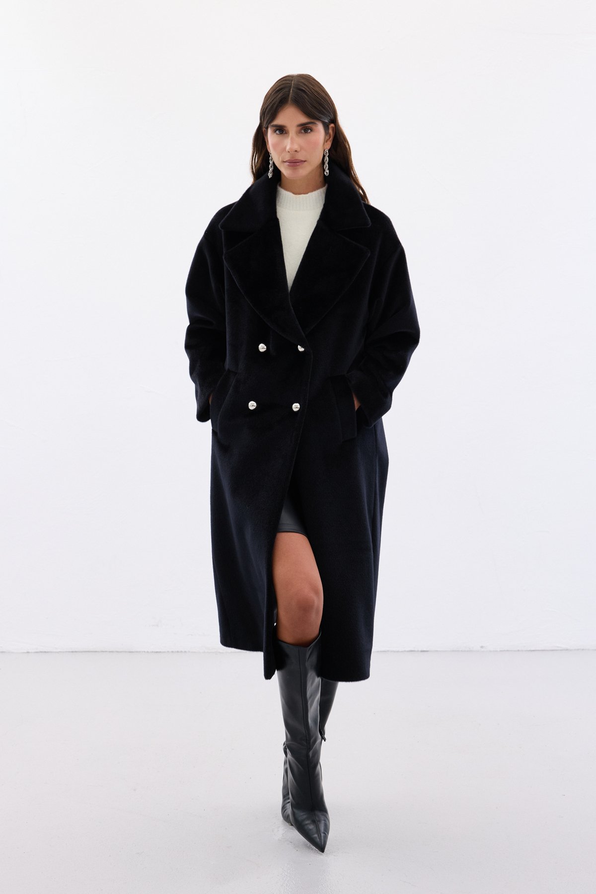 Düğme Detaylı Uzun Kaban - Siyah