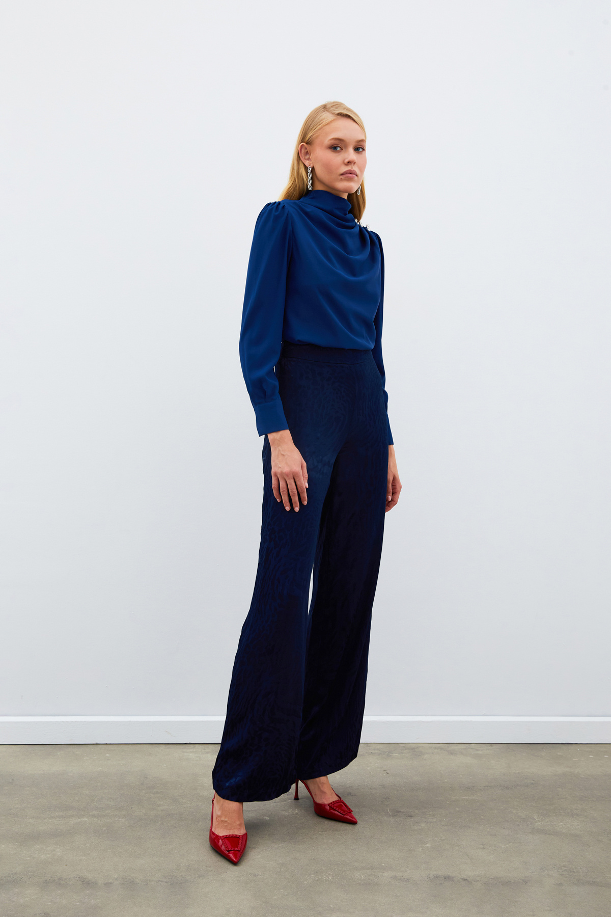 Düğmeleri Taş Detaylı Bluz - LACİVERT