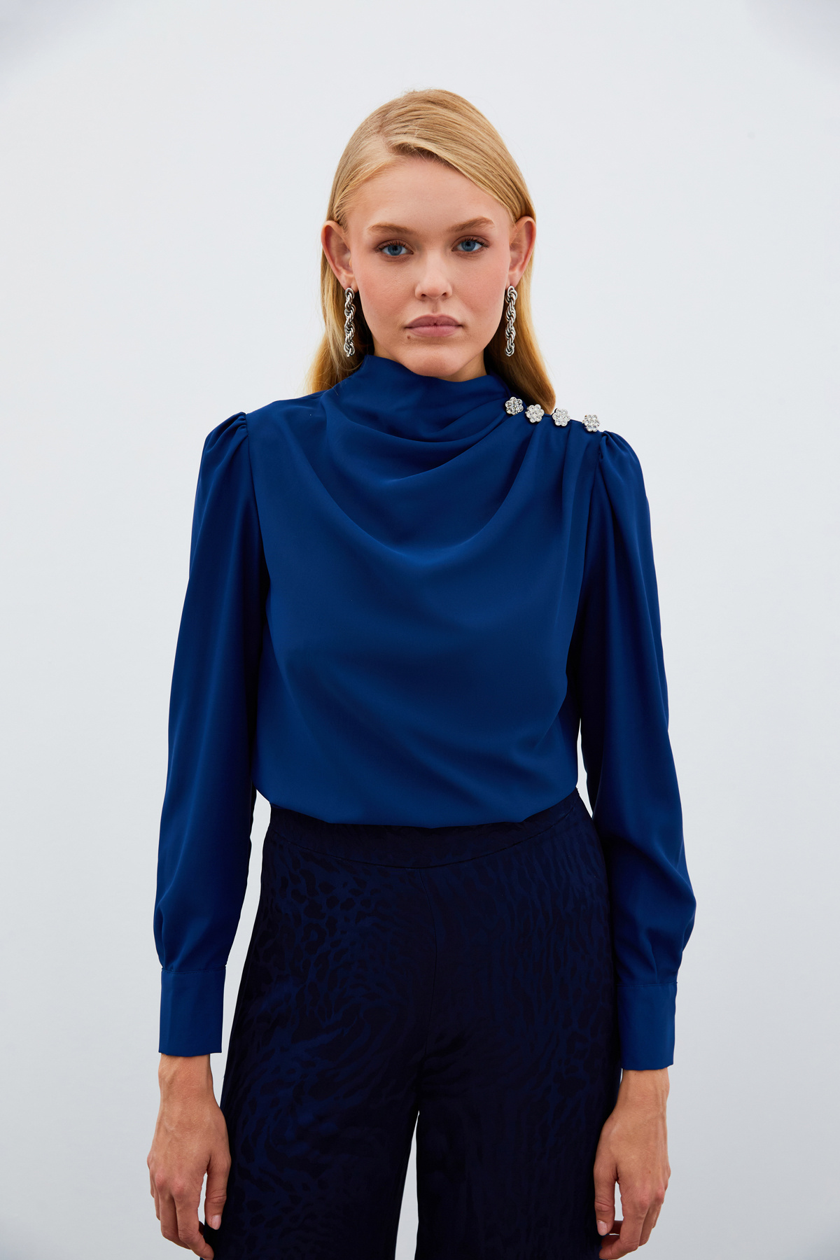 Düğmeleri Taş Detaylı Bluz - LACİVERT