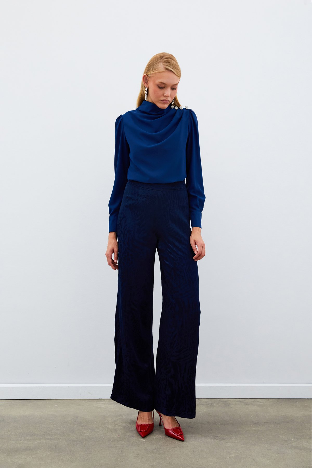 Düğmeleri Taş Detaylı Bluz - LACİVERT