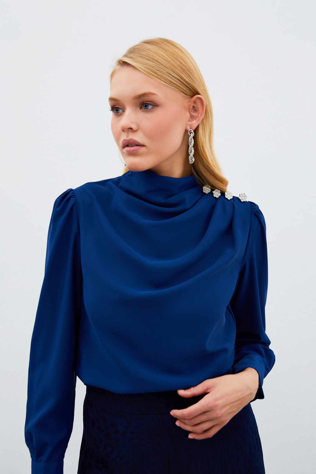 Düğmeleri Taş Detaylı Bluz - LACİVERT