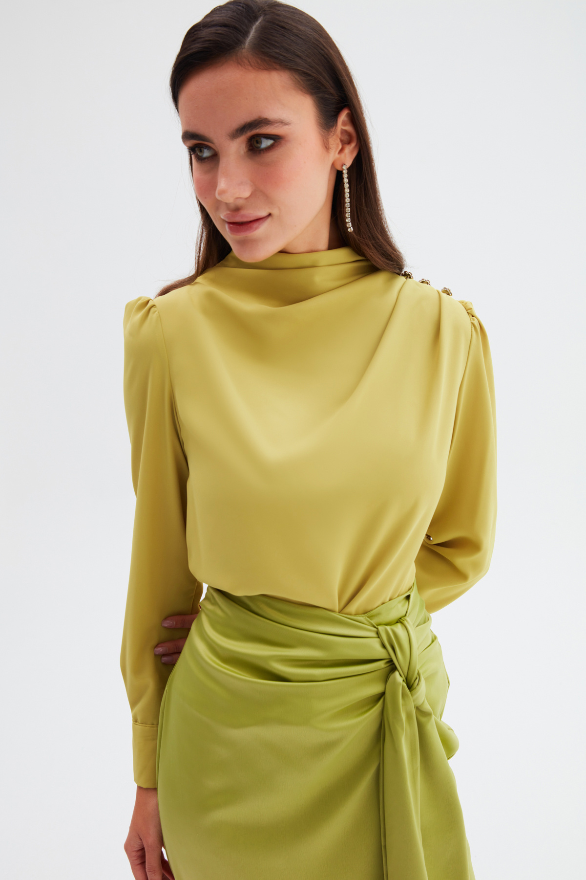 Düğmeleri Taş Detaylı Bluz - YAĞ YEŞİLİ