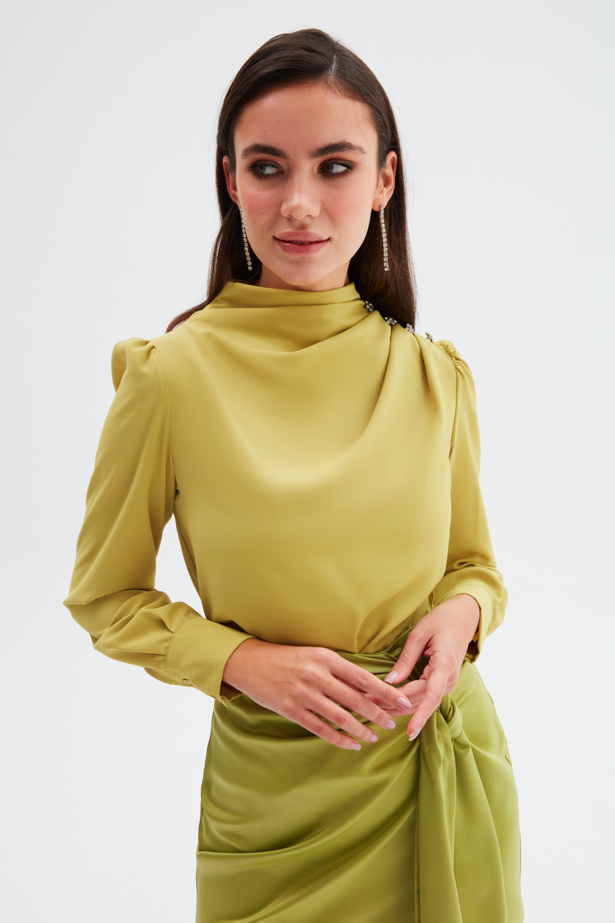 Düğmeleri Taş Detaylı Bluz - YAĞ YEŞİLİ