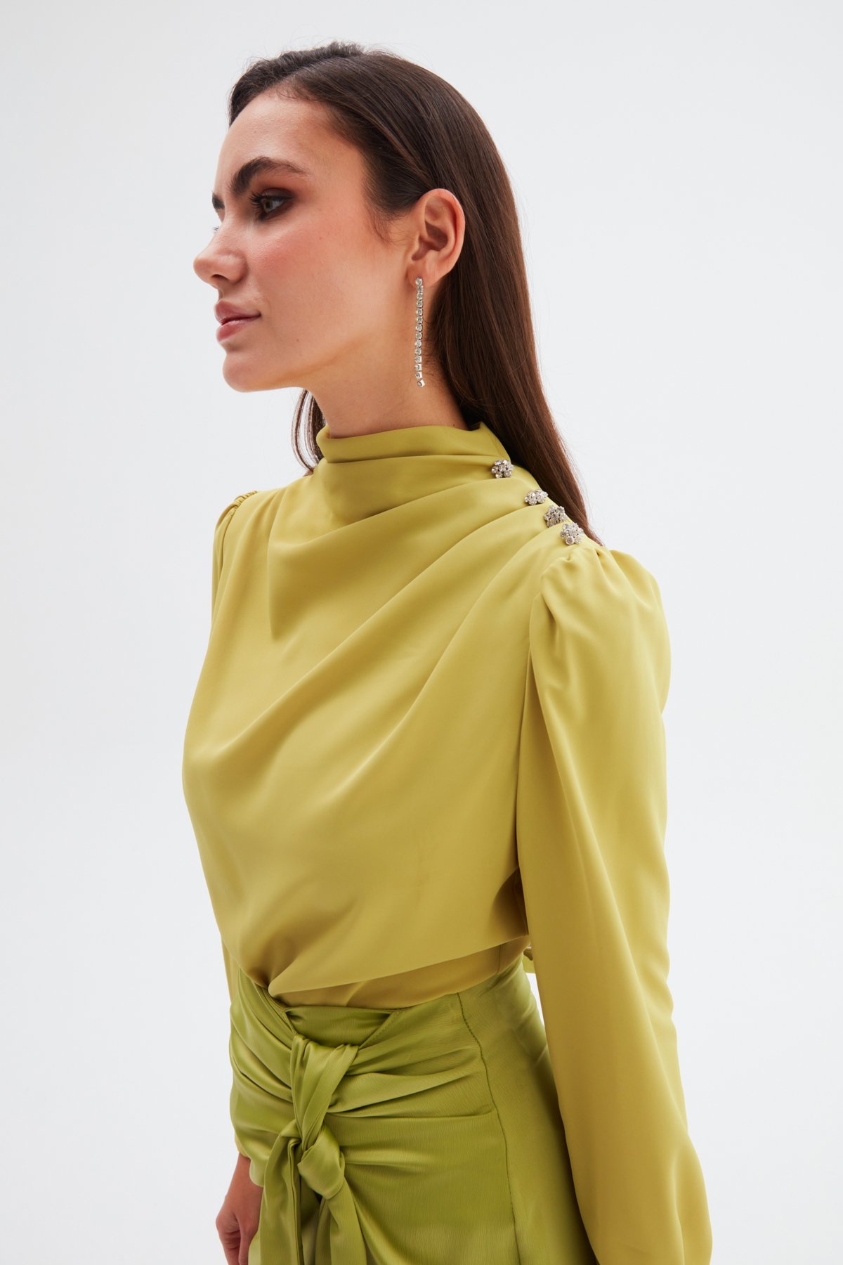 Düğmeleri Taş Detaylı Bluz - YAĞ YEŞİLİ