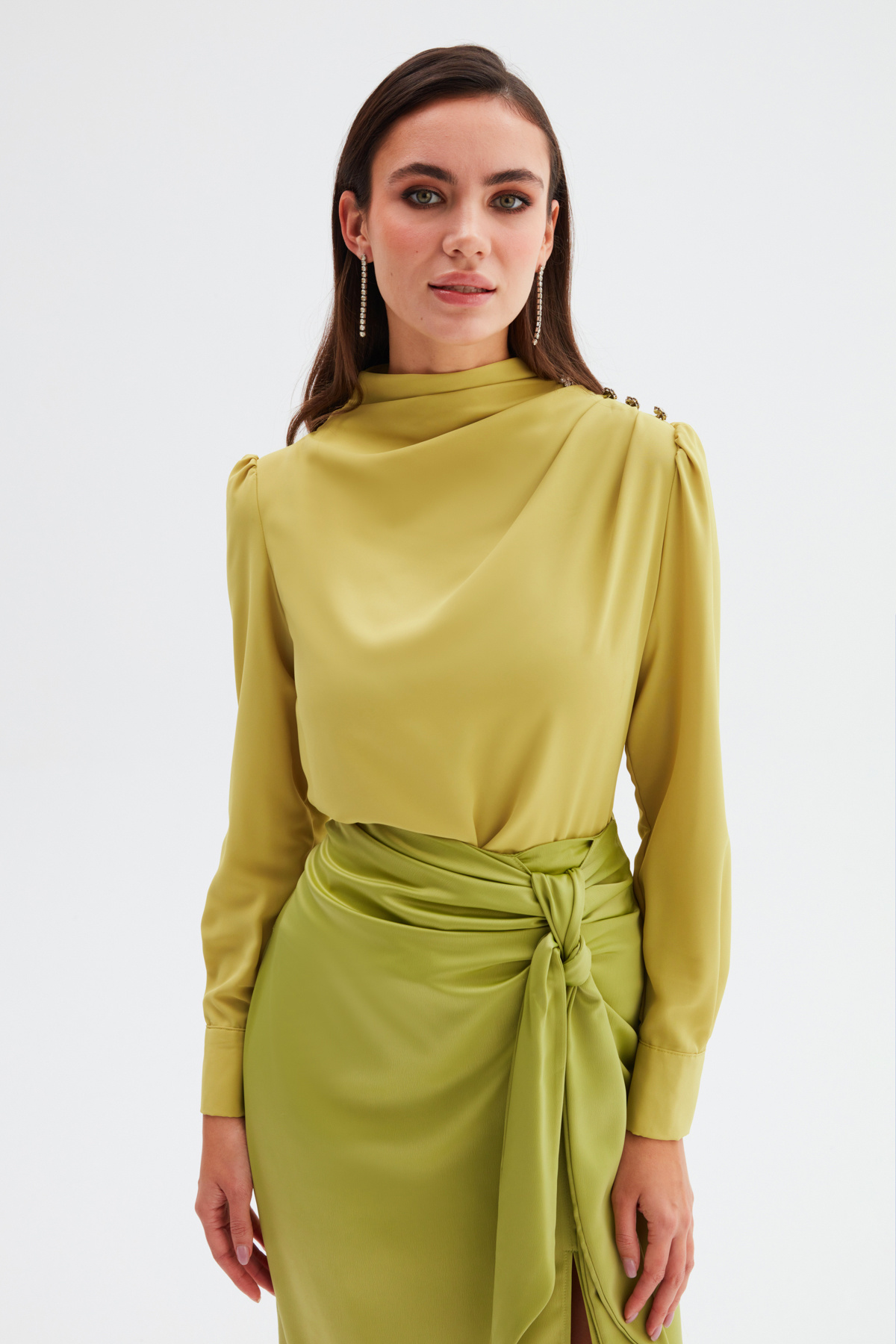 Düğmeleri Taş Detaylı Bluz - YAĞ YEŞİLİ