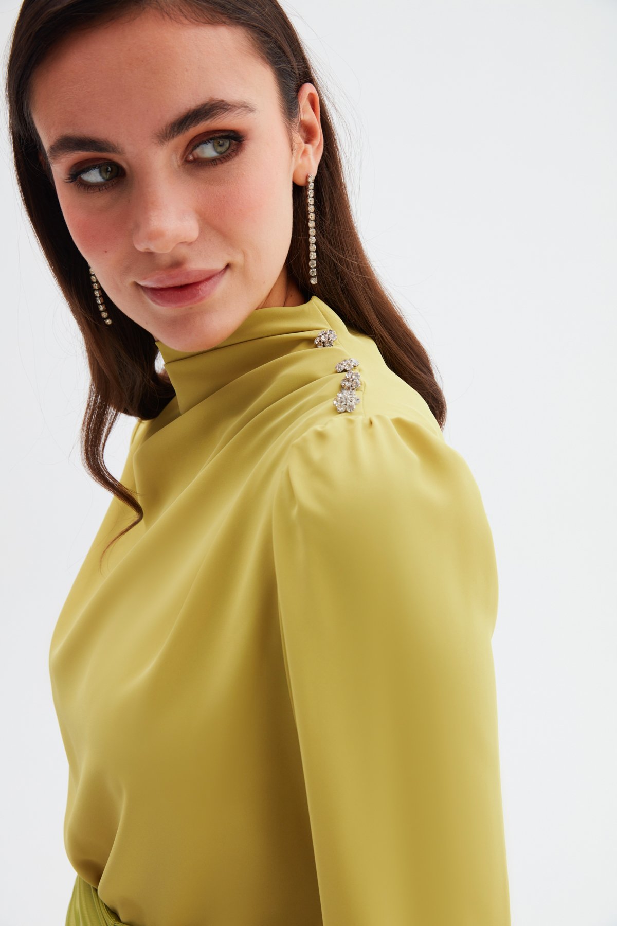 Düğmeleri Taş Detaylı Bluz - YAĞ YEŞİLİ