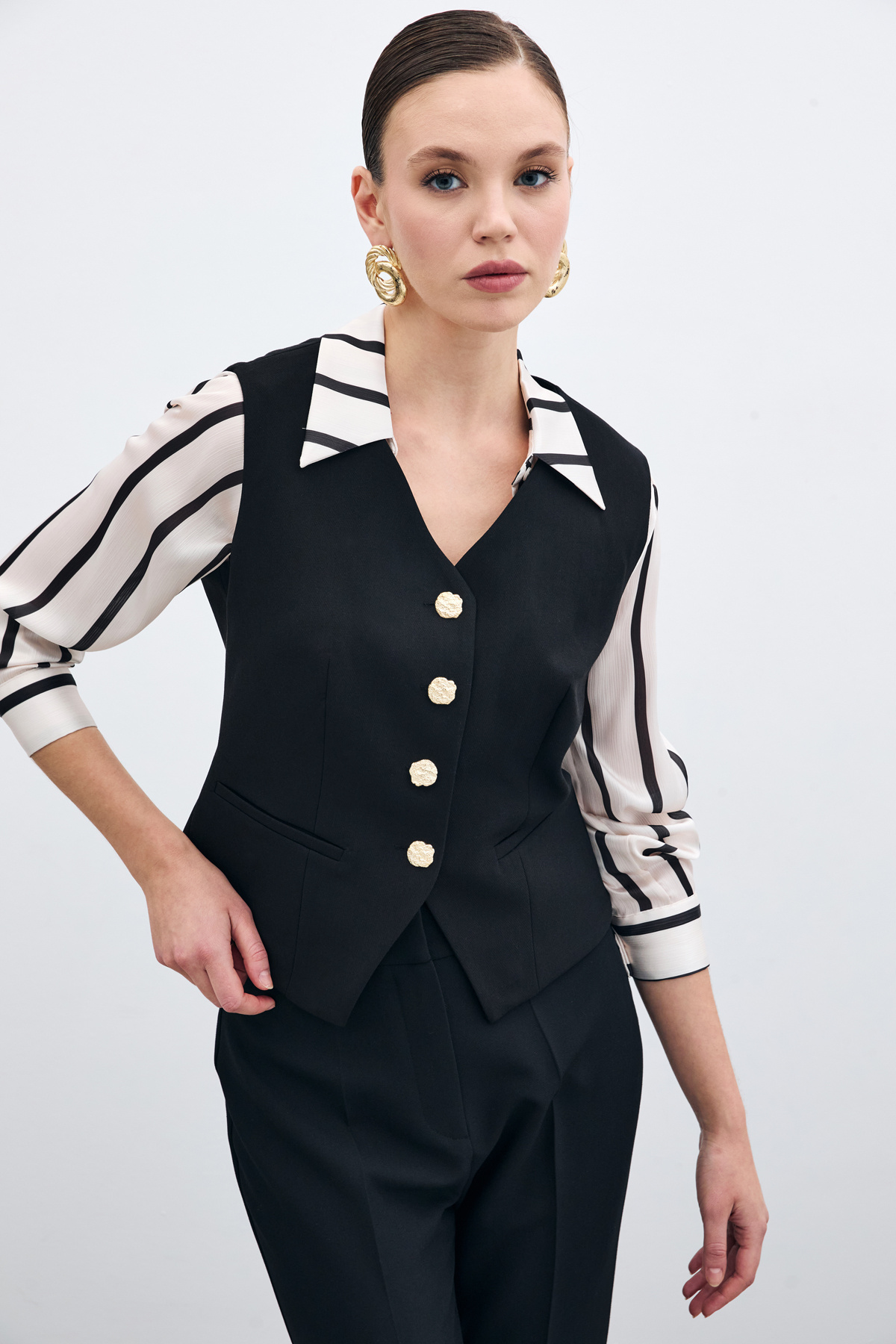 Düğmeli Kısa Yelek - Siyah