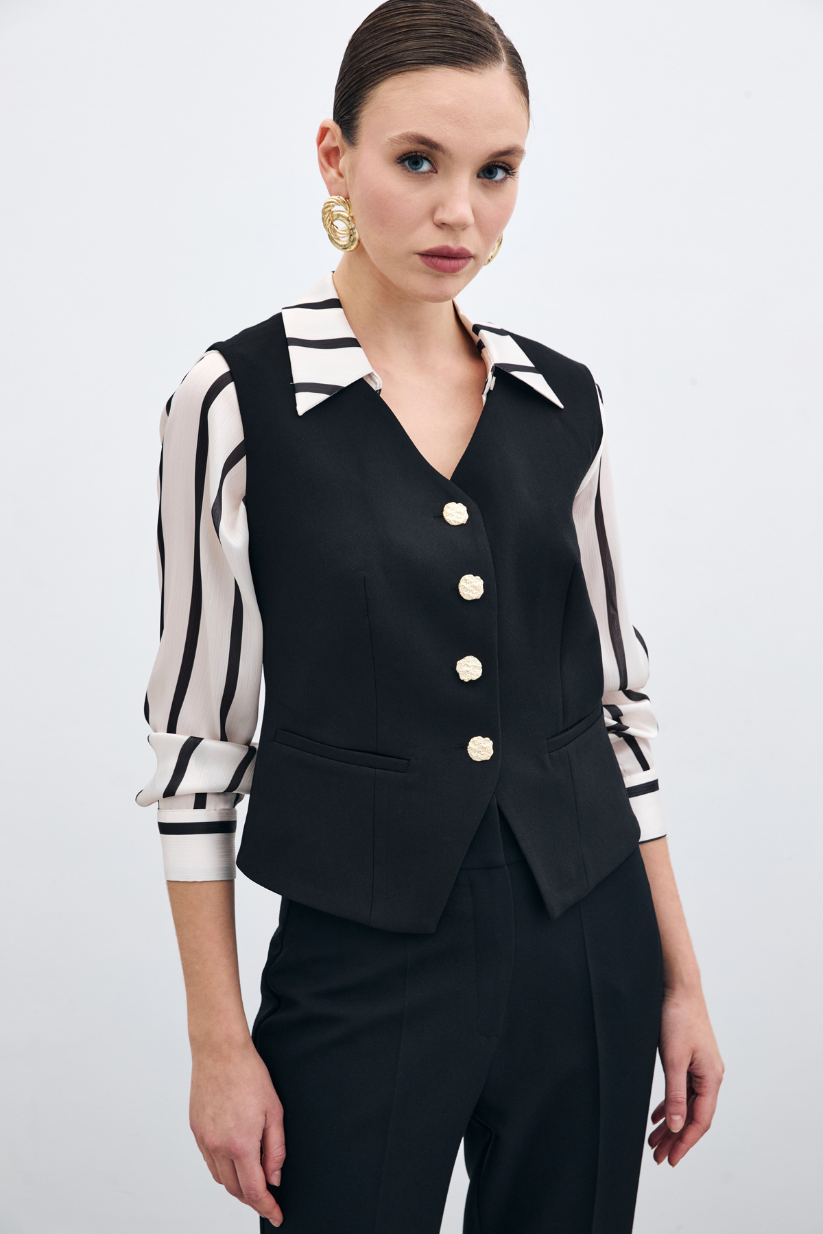 Düğmeli Kısa Yelek - Siyah