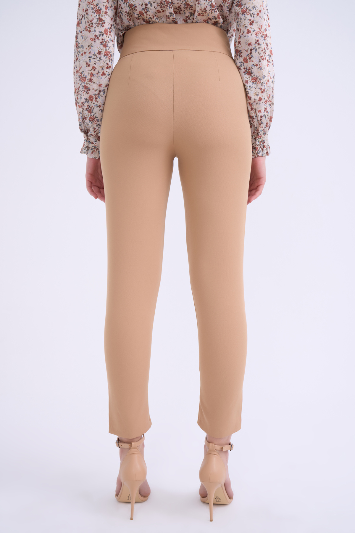 Buttoned crepe pants - CAMEL