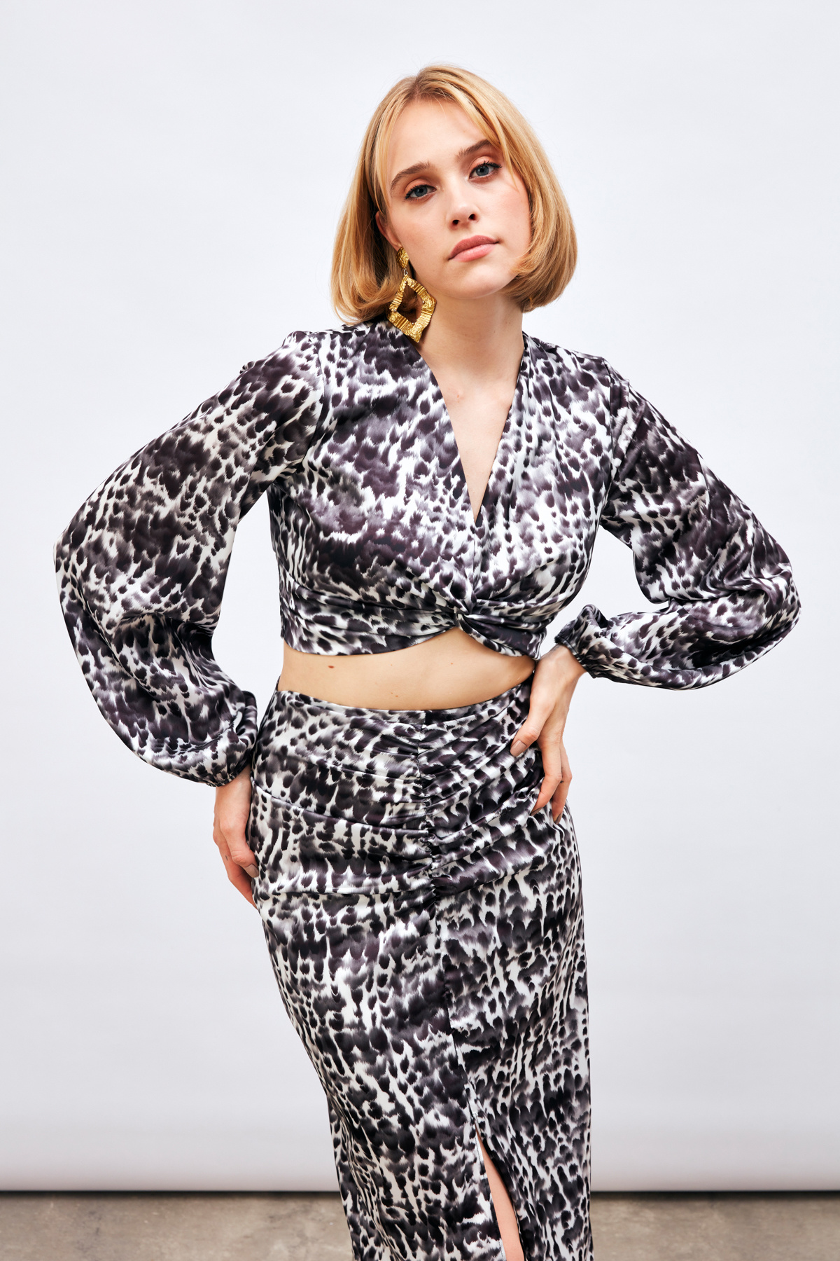 Düğüm Detaylı Desenli Bluz - SİYAH