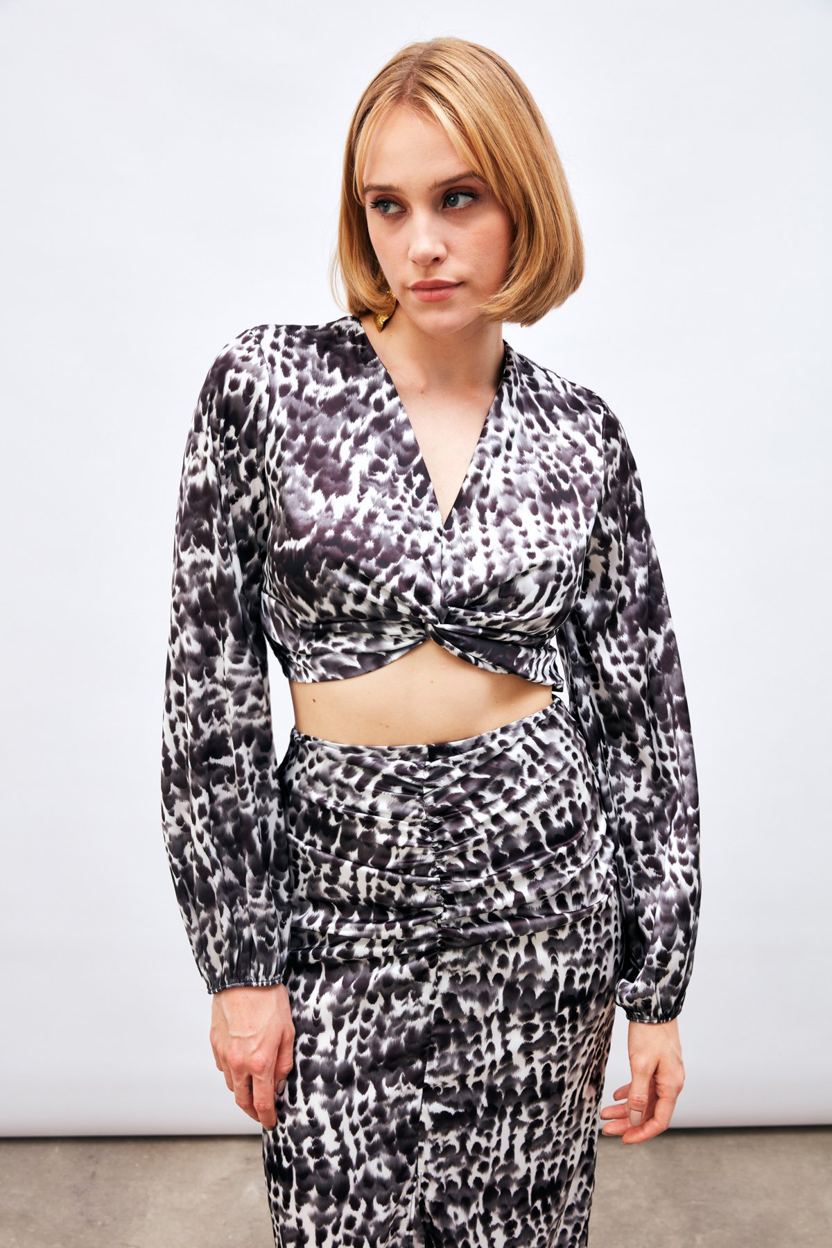 Düğüm Detaylı Desenli Bluz - SİYAH