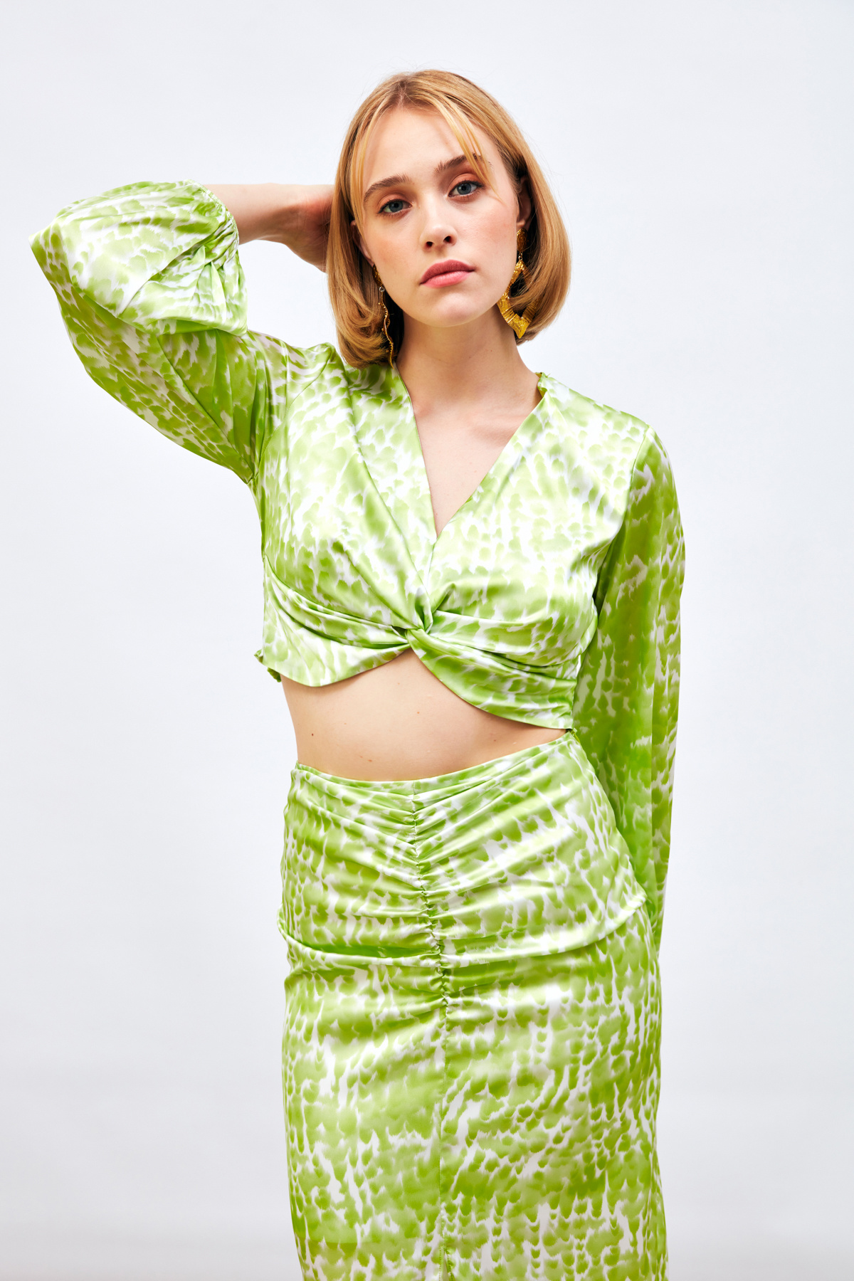 Düğüm Detaylı Desenli Bluz - YAĞ YEŞİLİ