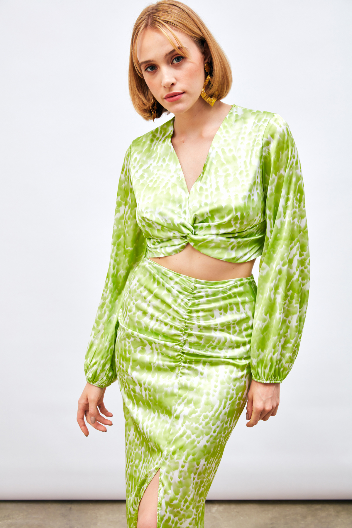 Düğüm Detaylı Desenli Bluz - YAĞ YEŞİLİ