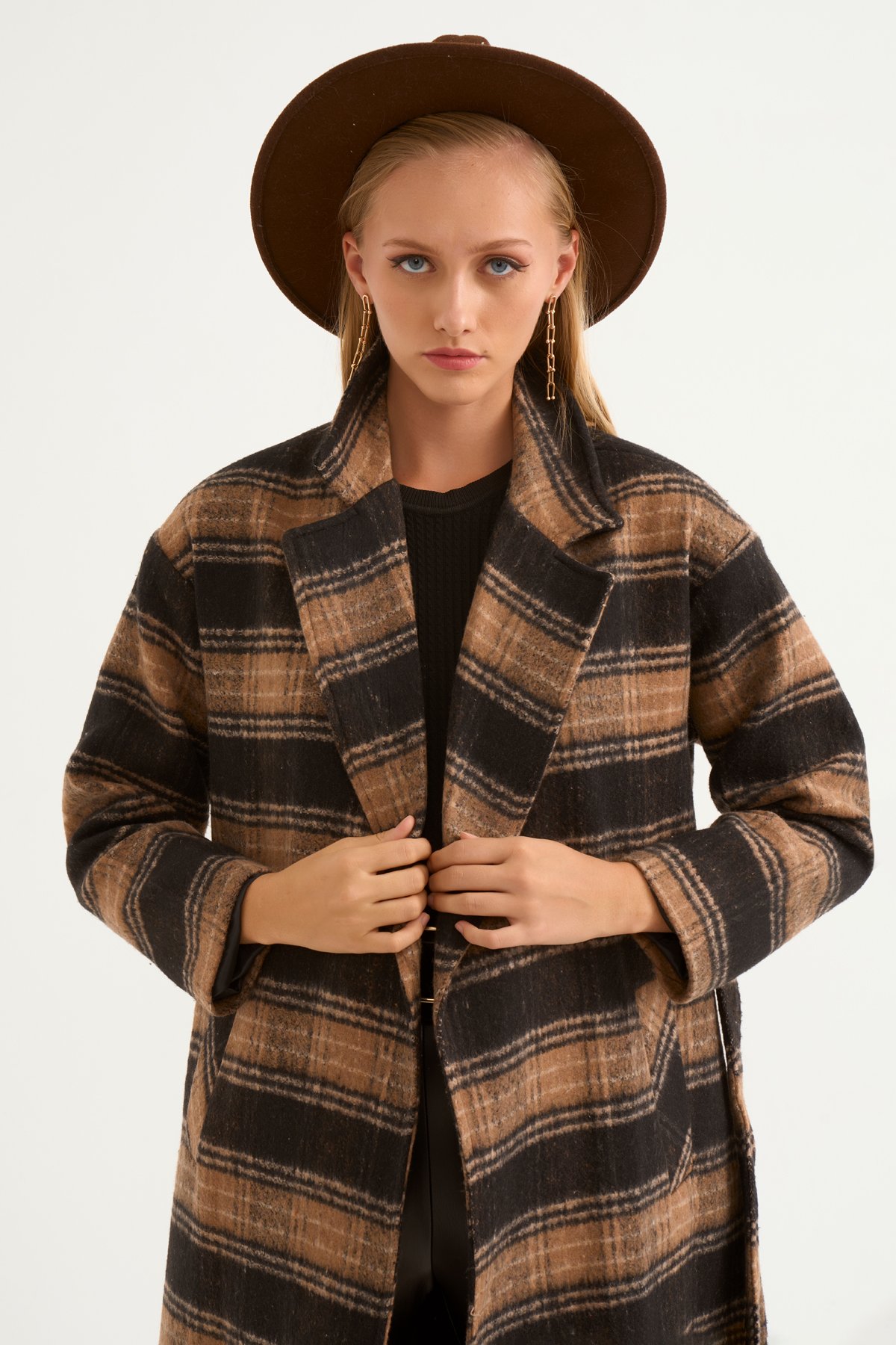 Ekose desenli kuşaklı kaban - SİYAH-CAMEL