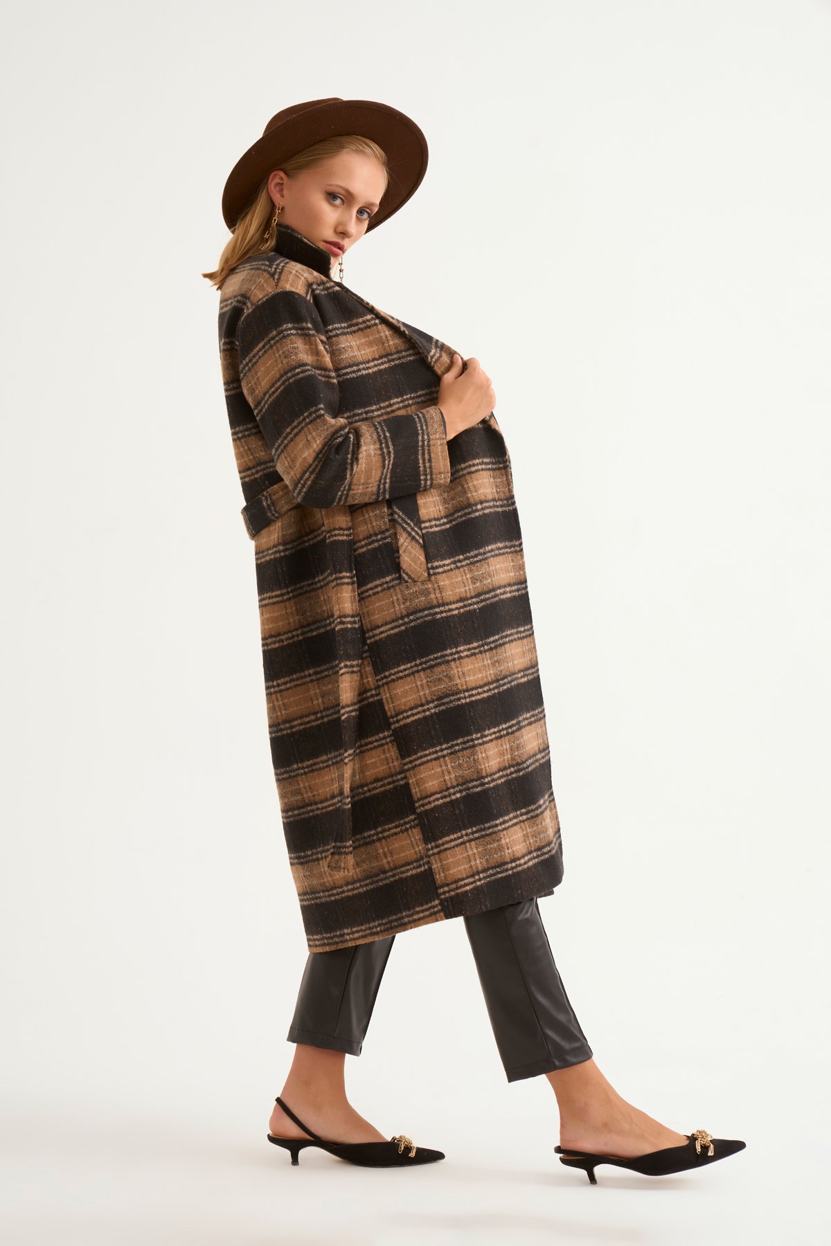 Ekose desenli kuşaklı kaban - SİYAH-CAMEL