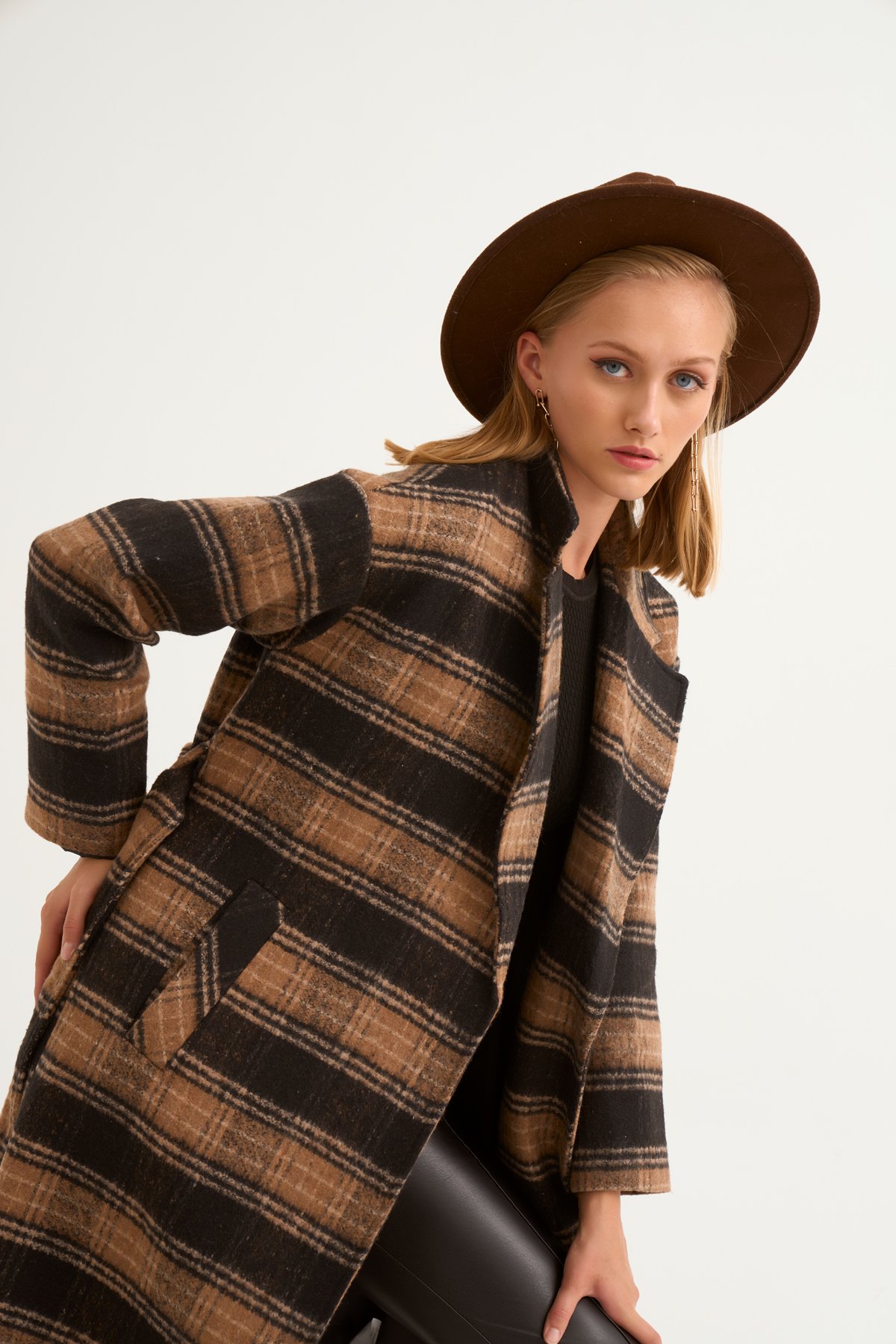 Ekose desenli kuşaklı kaban - SİYAH-CAMEL