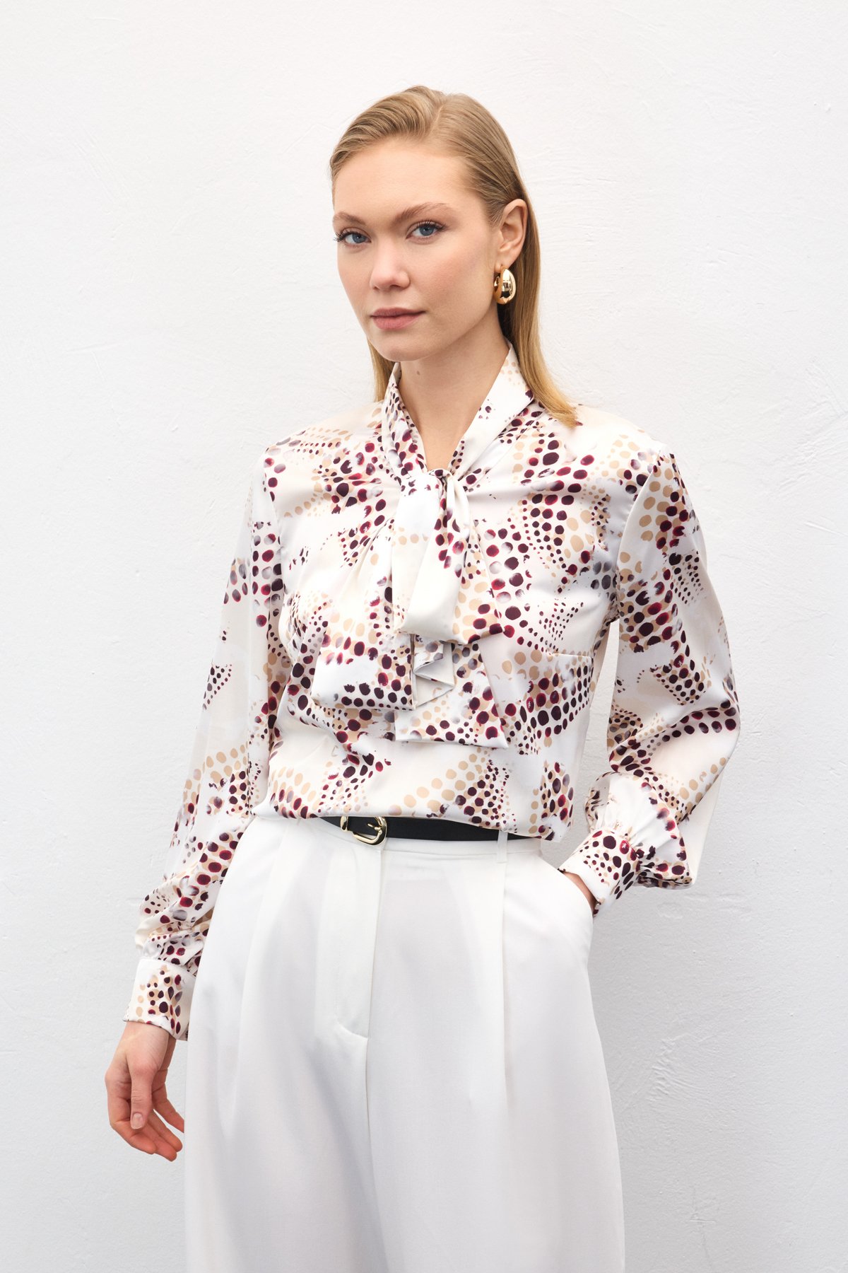 Fular Detaylı Desenli Bluz - Ekru