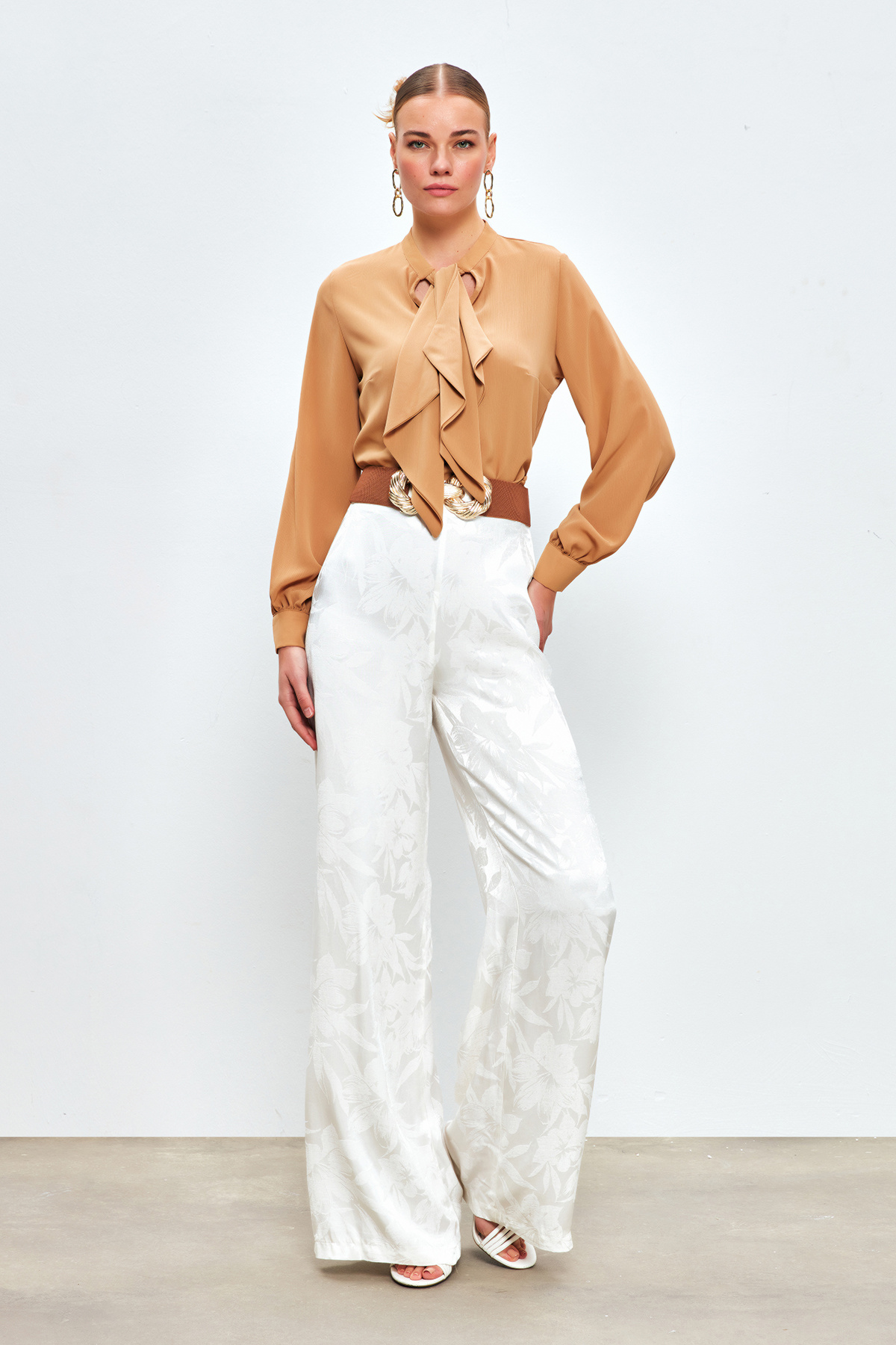 Fular Detaylı Salaş Bluz - CAMEL