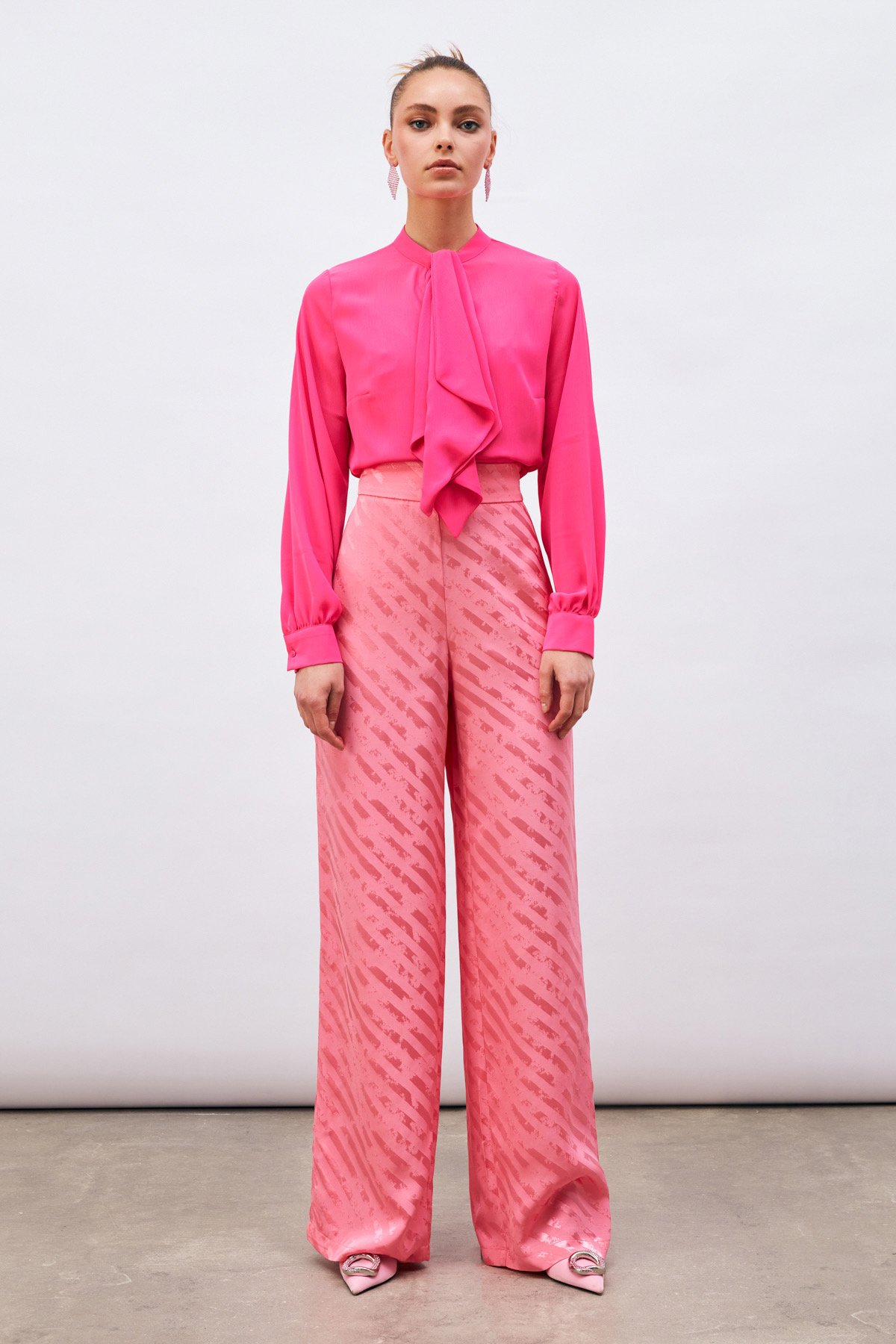 Fular Detaylı Salaş Bluz - FUŞYA