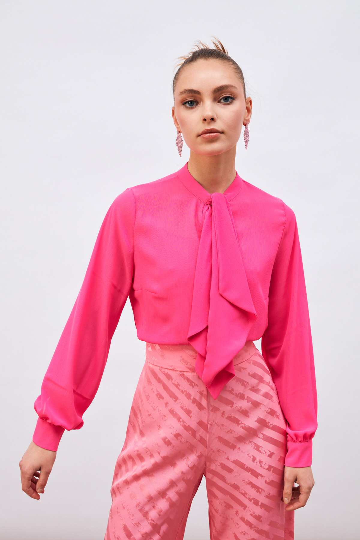 Fular Detaylı Salaş Bluz - FUŞYA