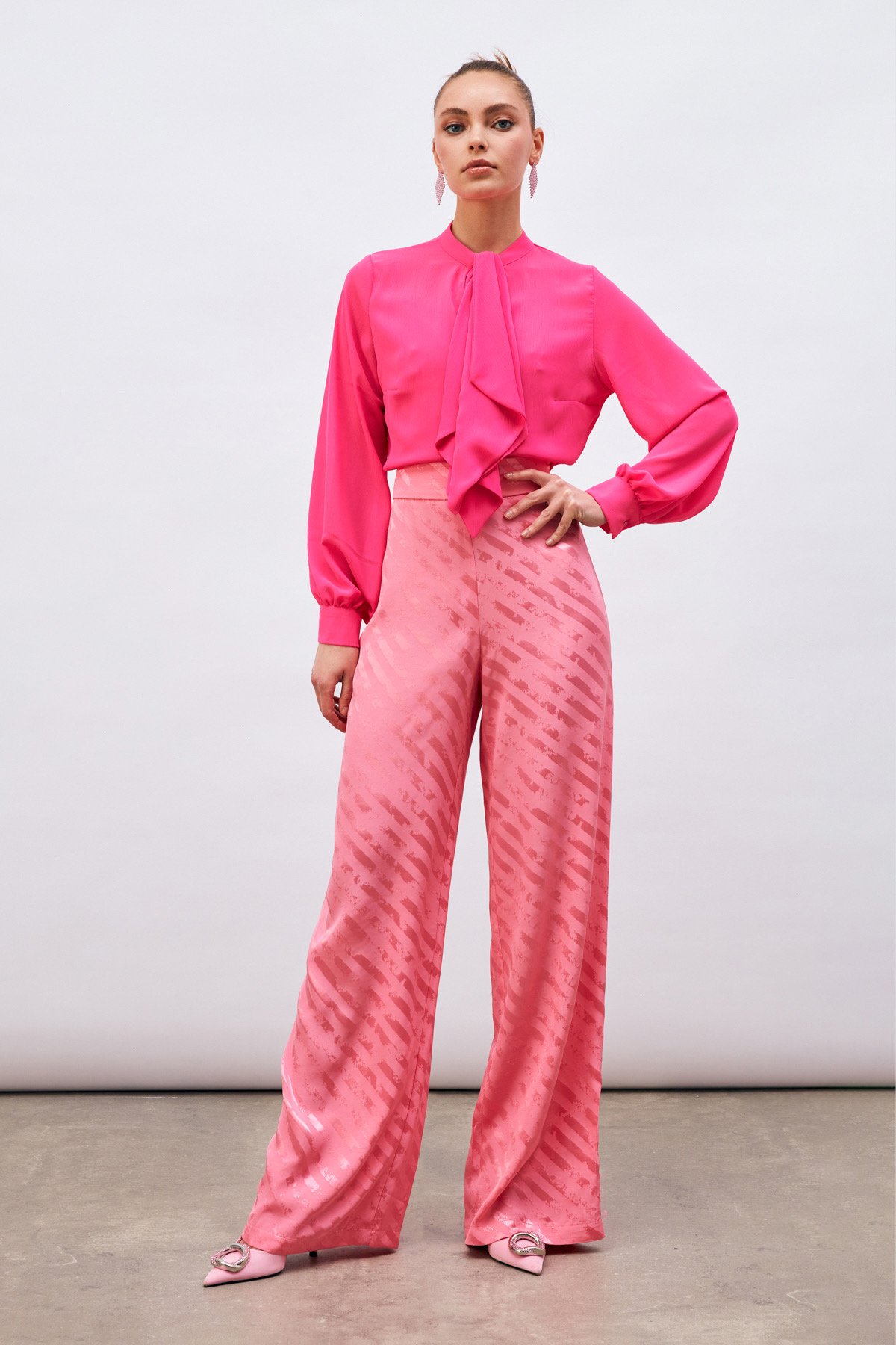 Fular Detaylı Salaş Bluz - FUŞYA