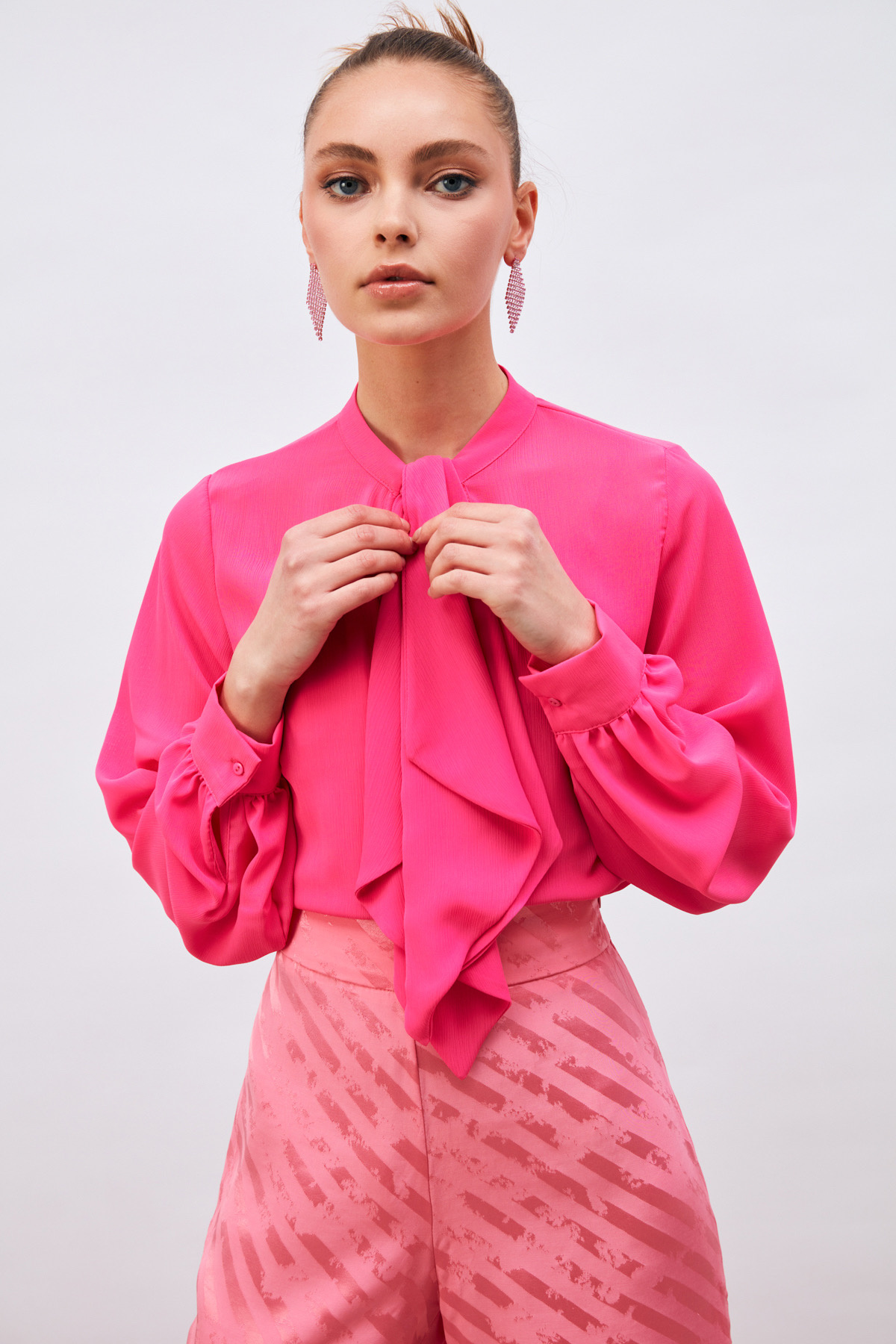 Fular Detaylı Salaş Bluz - FUŞYA
