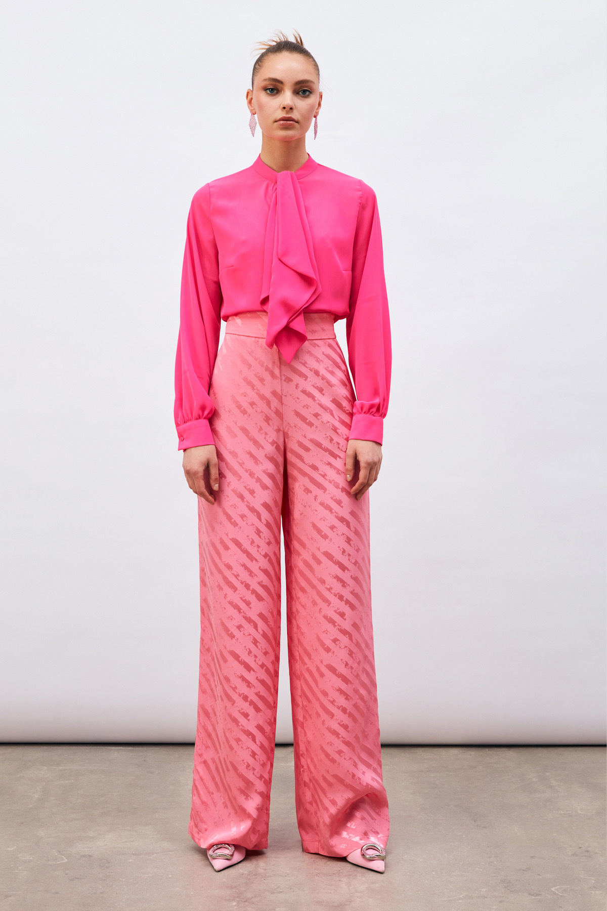 Fular Detaylı Salaş Bluz - FUŞYA