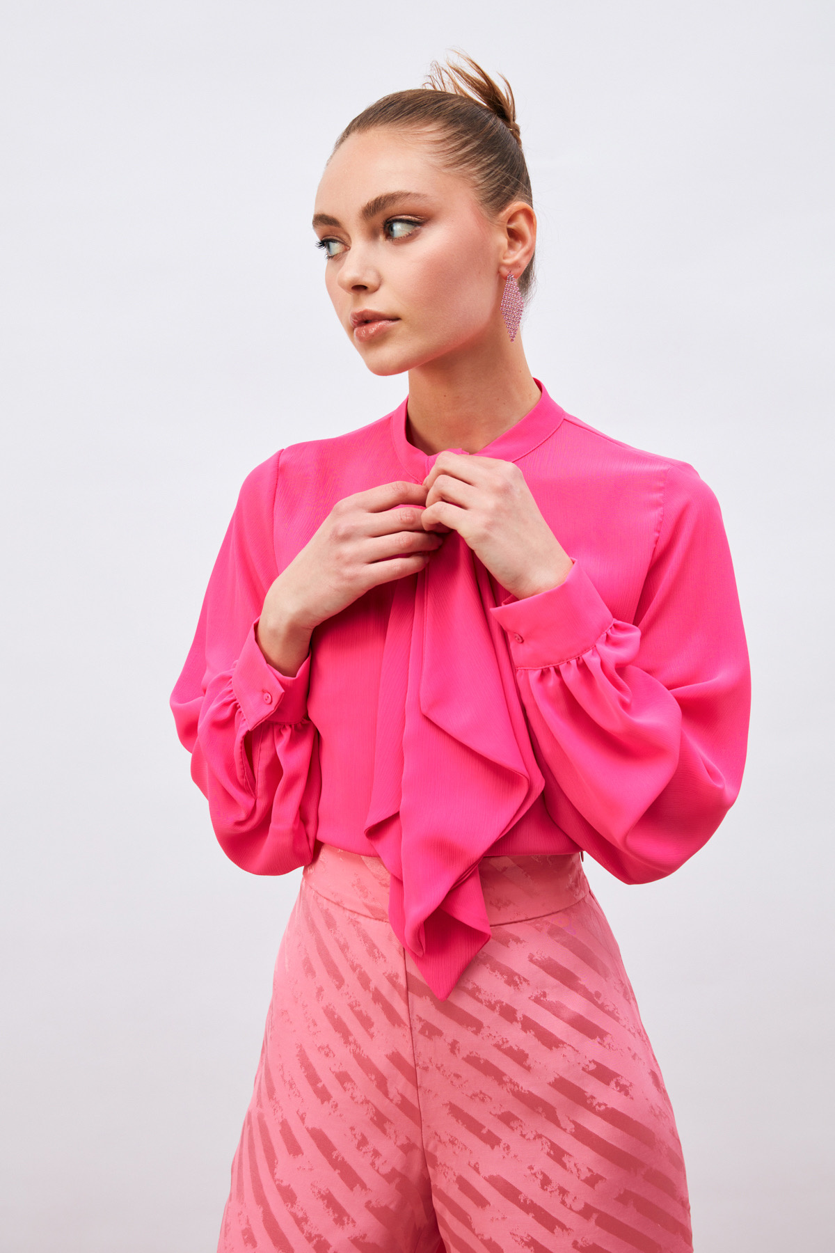 Fular Detaylı Salaş Bluz - FUŞYA