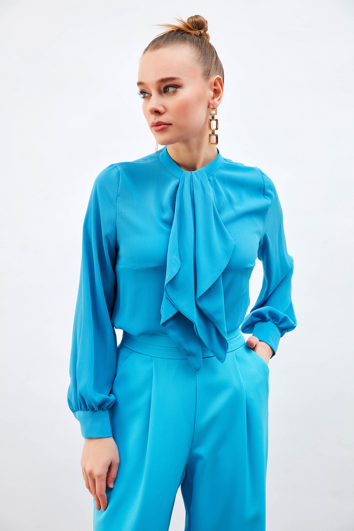 Fular Detaylı Salaş Bluz - MAVİ