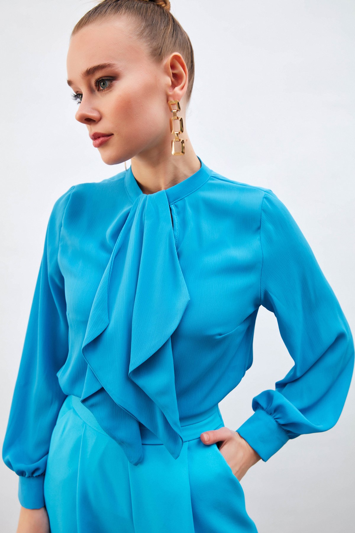 Fular Detaylı Salaş Bluz - MAVİ