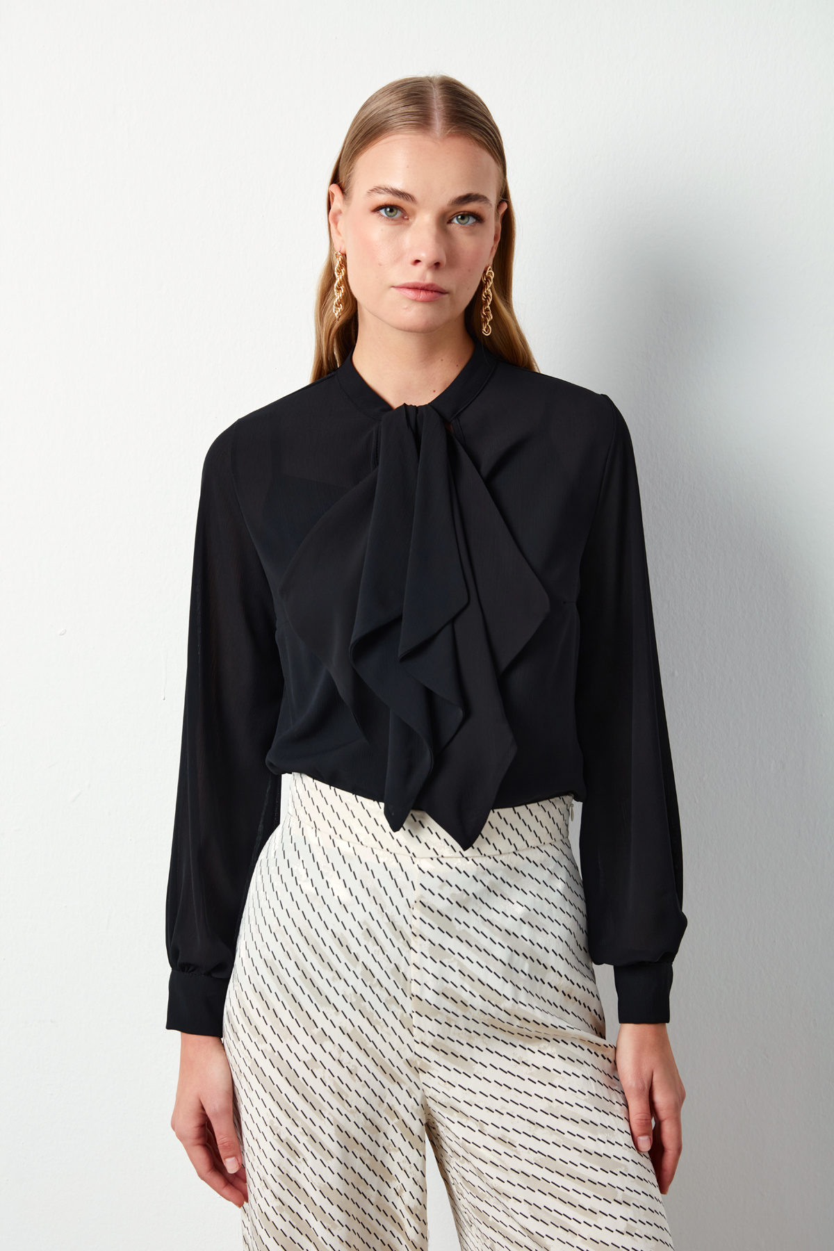 Fular Detaylı Salaş Bluz - SİYAH