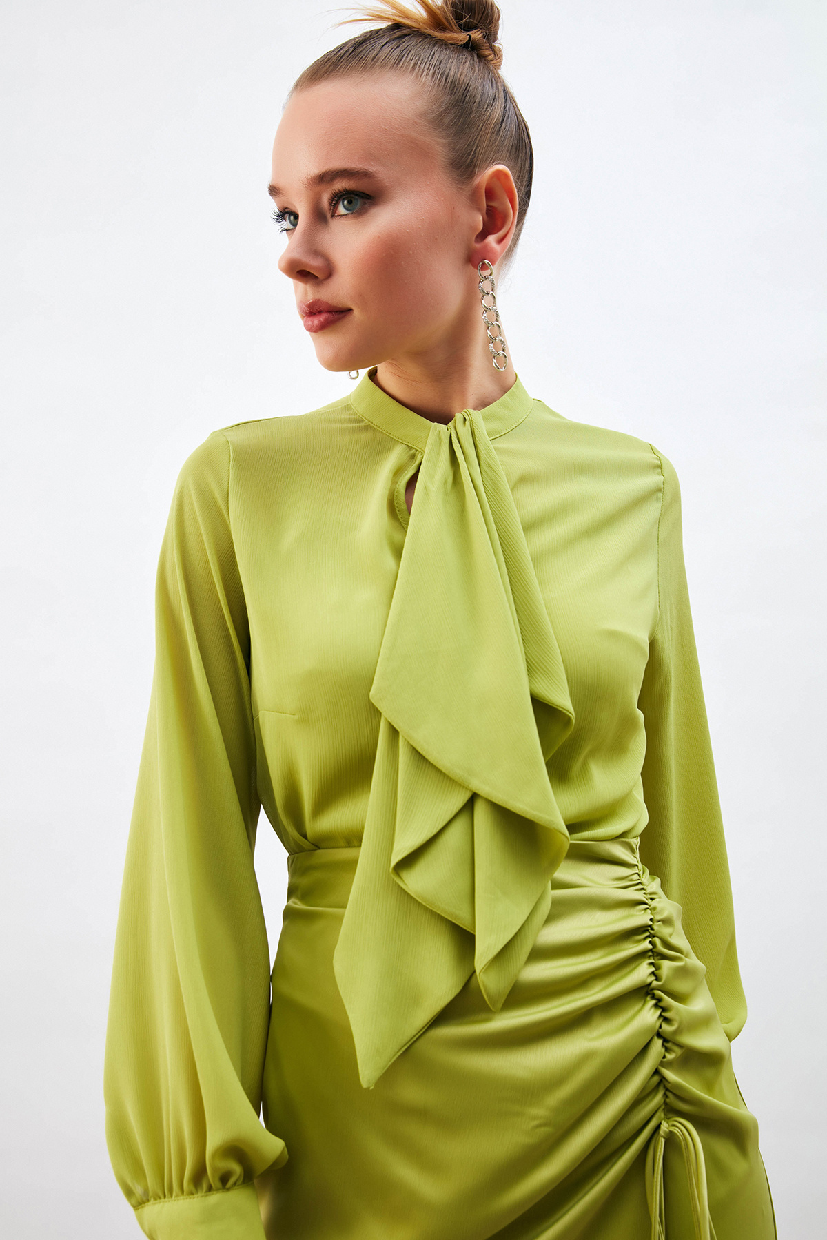 Fular Detaylı Salaş Bluz - YAĞ YEŞİLİ