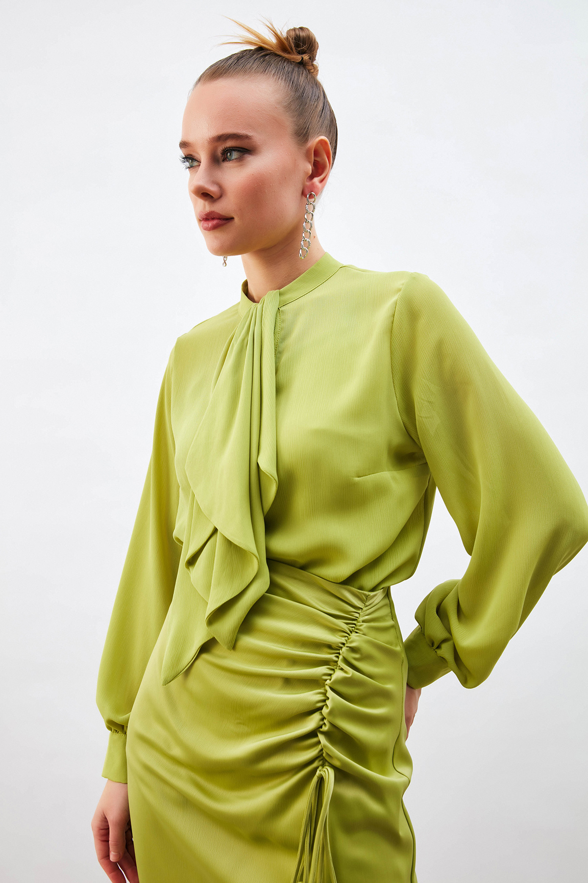 Fular Detaylı Salaş Bluz - YAĞ YEŞİLİ