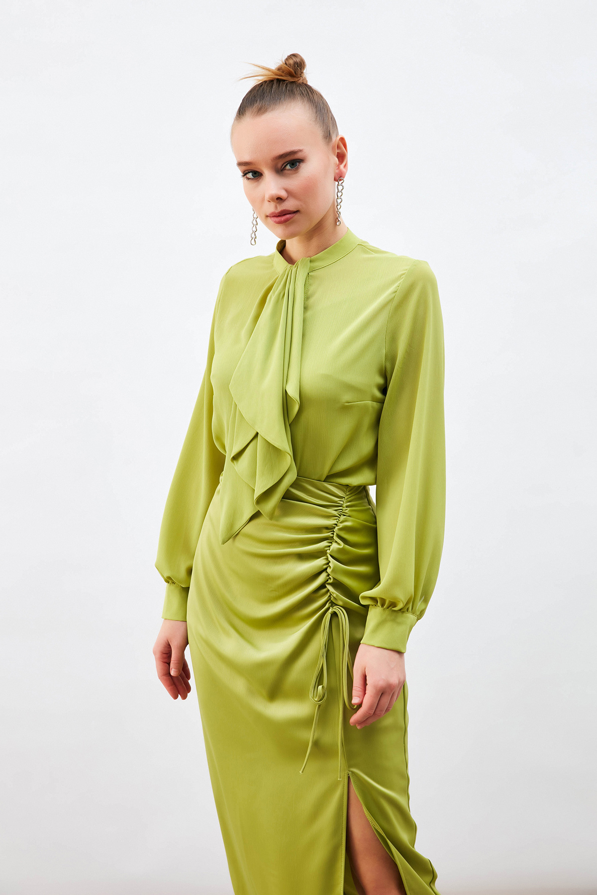 Fular Detaylı Salaş Bluz - YAĞ YEŞİLİ