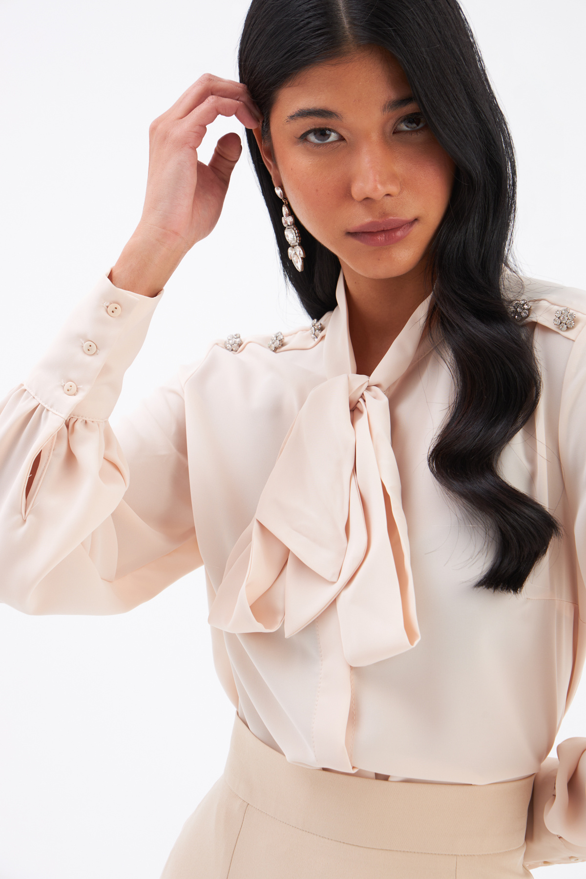 Fular Yaka Taş Detaylı Gömlek - BEJ