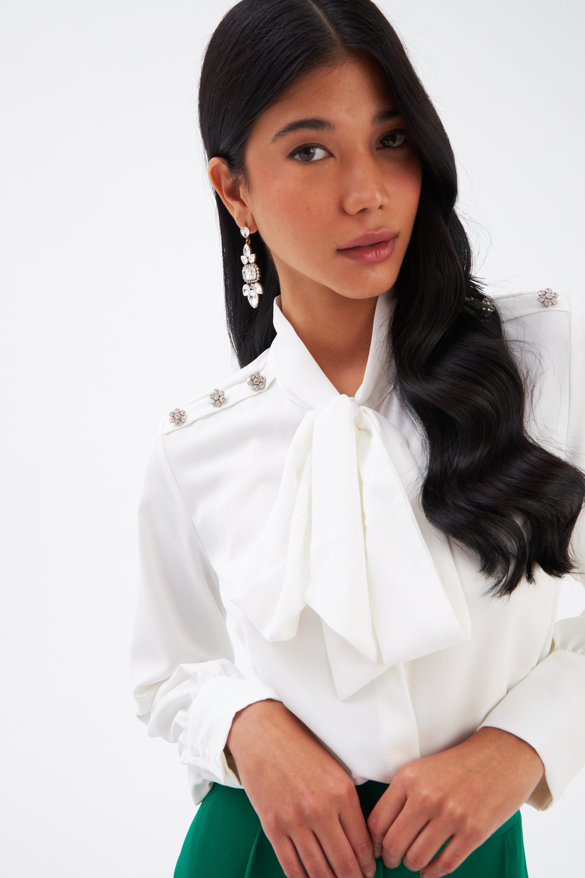 Fular Yaka Taş Detaylı Gömlek - EKRU