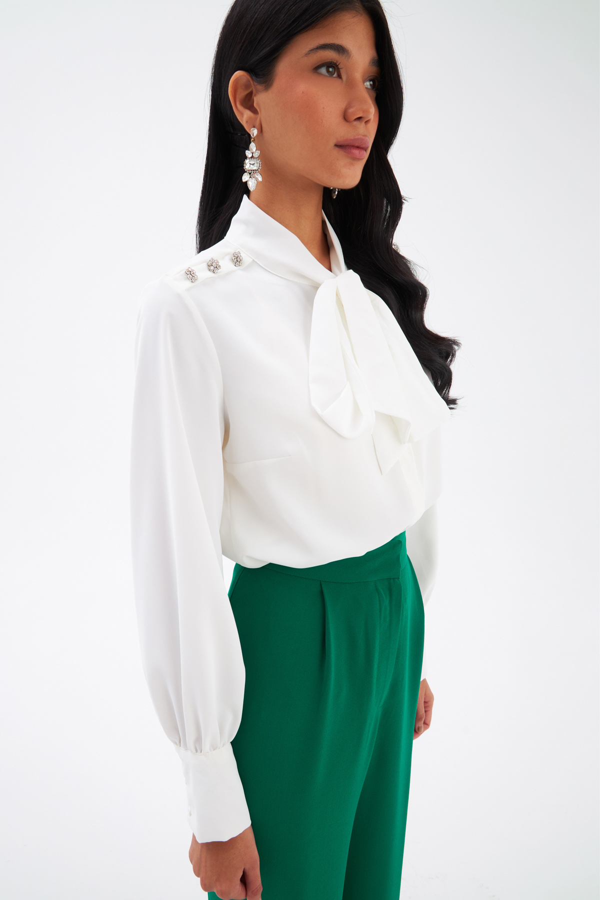 Fular Yaka Taş Detaylı Gömlek - EKRU