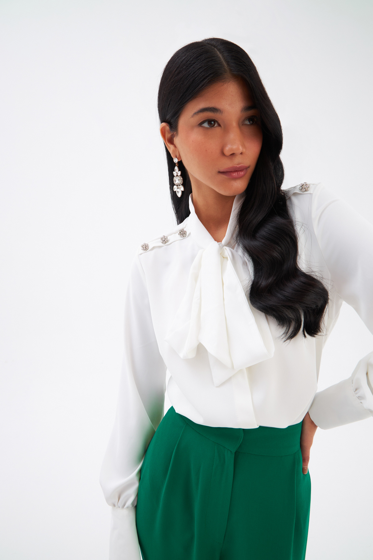 Fular Yaka Taş Detaylı Gömlek - EKRU